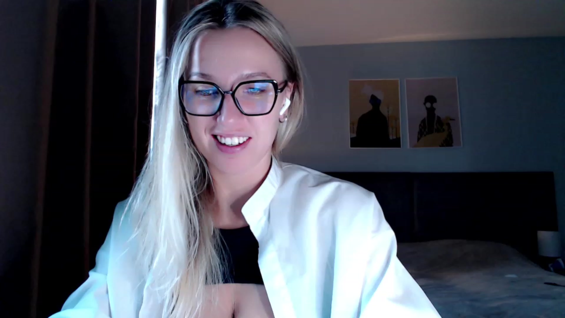Gallery image thumbnail from VivicaCoke's myfreecams stream on, 11/17/2023, 10:31 image 6 of 20
