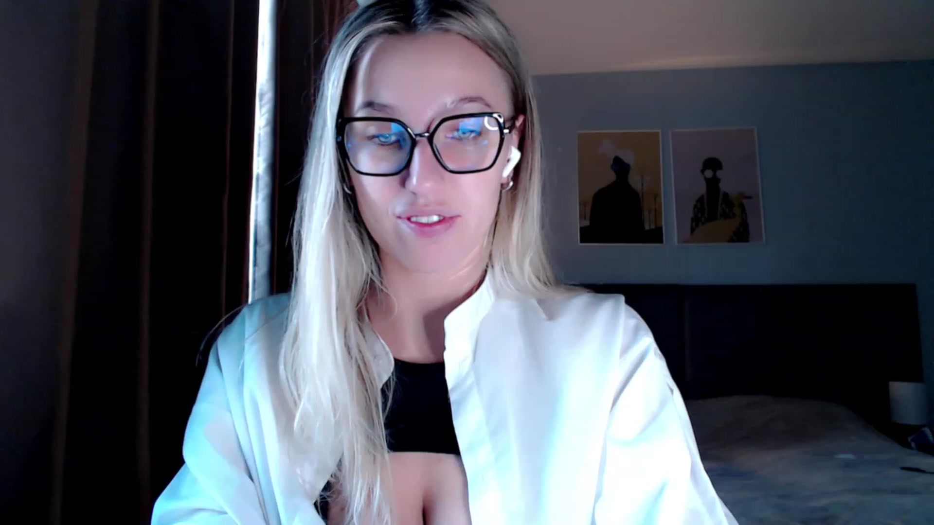 Gallery image thumbnail from VivicaCoke's myfreecams stream on, 11/17/2023, 10:31 image 4 of 20