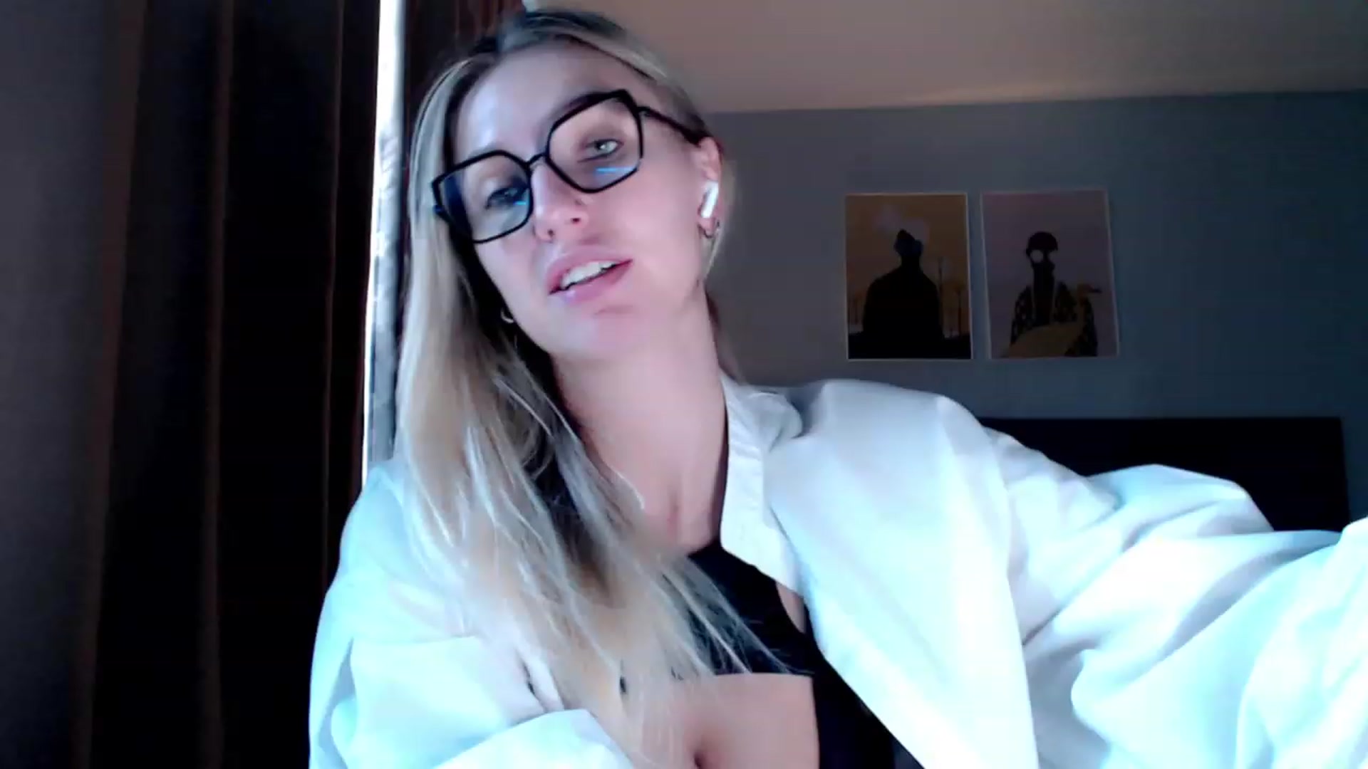 Gallery image thumbnail from VivicaCoke's myfreecams stream on, 11/17/2023, 10:31 image 5 of 20