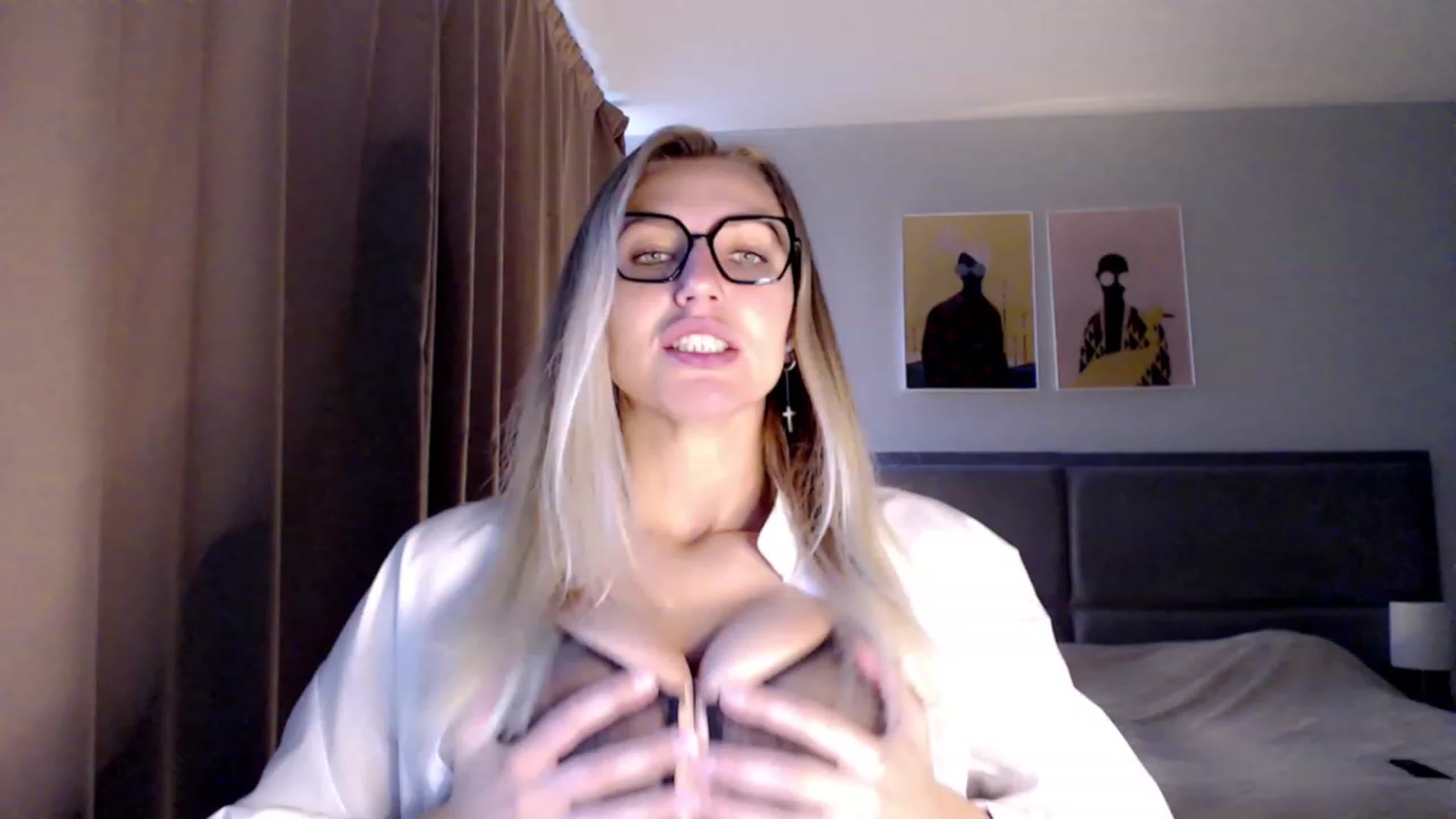 Gallery image thumbnail from VivicaCoke's myfreecams stream on, 11/20/2023, 10:33 image 8 of 20