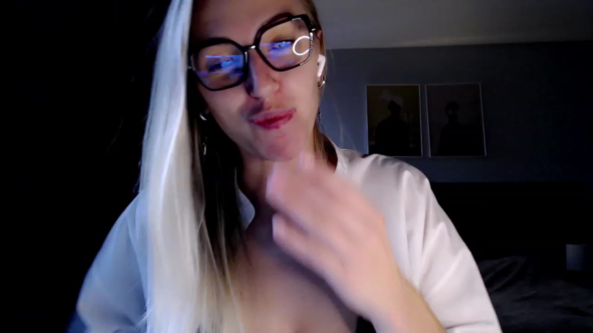 Gallery image thumbnail from VivicaCoke's myfreecams stream on, 11/20/2023, 10:33 image 19 of 20