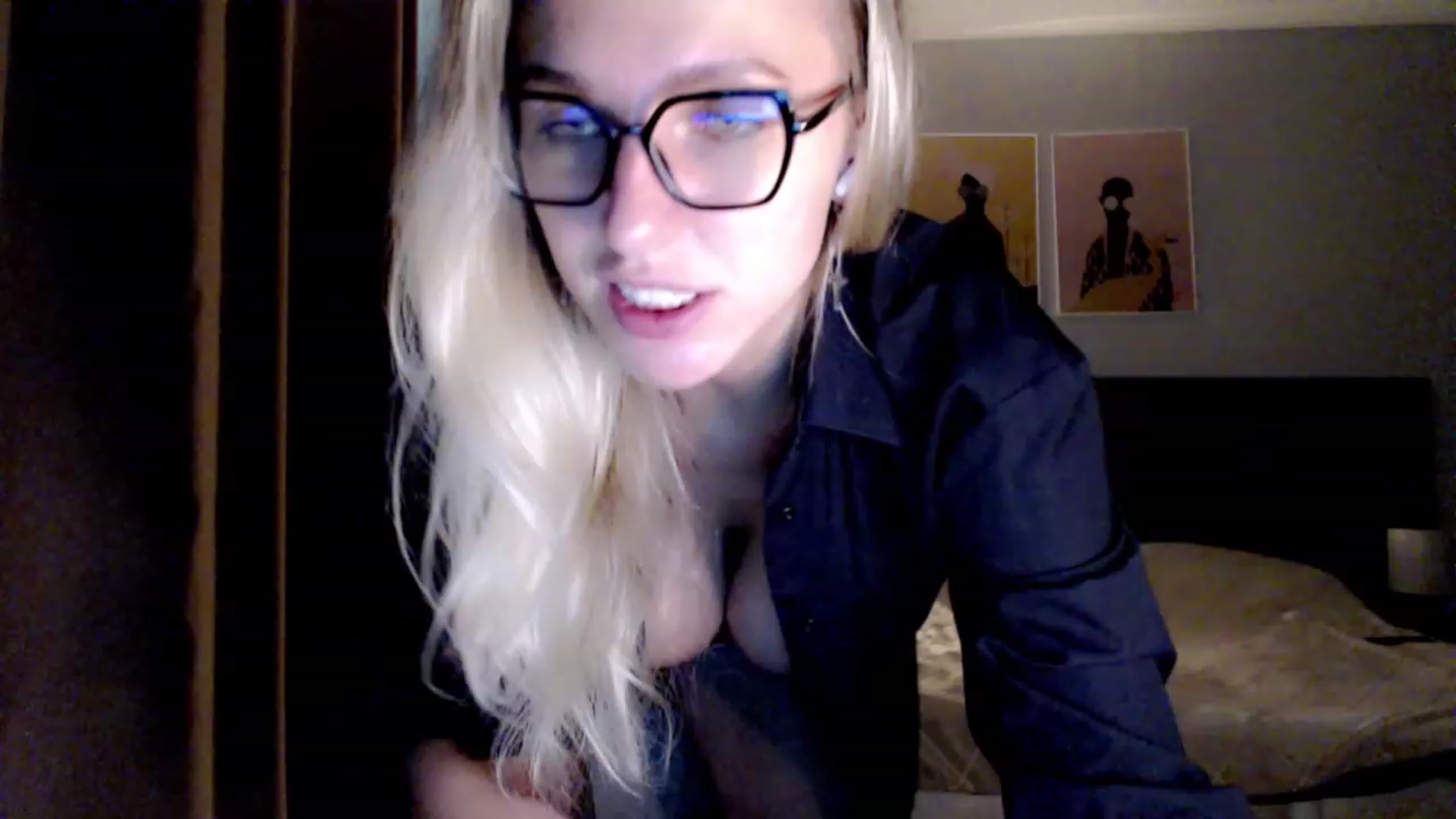 Gallery image thumbnail from VivicaCoke's myfreecams stream on, 11/23/2023, 17:58 image 15 of 20