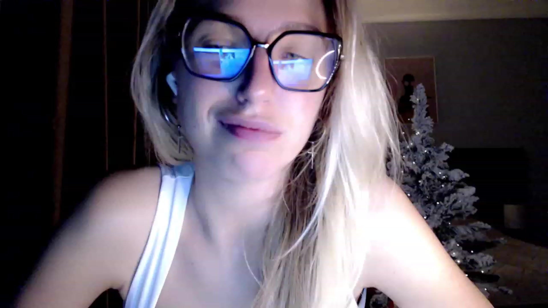 Gallery image thumbnail from VivicaCoke's myfreecams stream on, 12/25/2023, 20:54 image 3 of 20