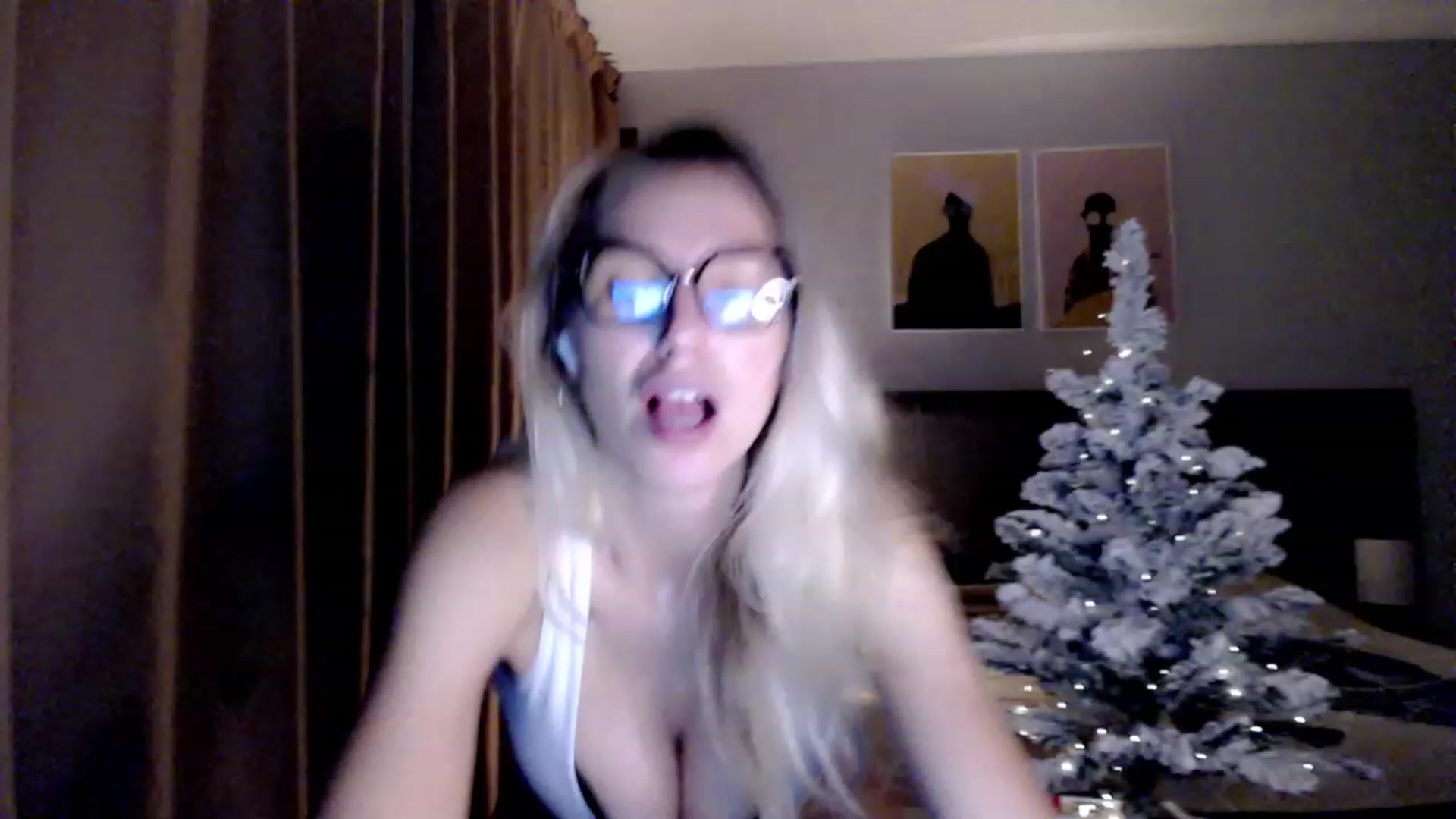 Gallery image thumbnail from VivicaCoke's myfreecams stream on, 12/25/2023, 20:54 image 20 of 20