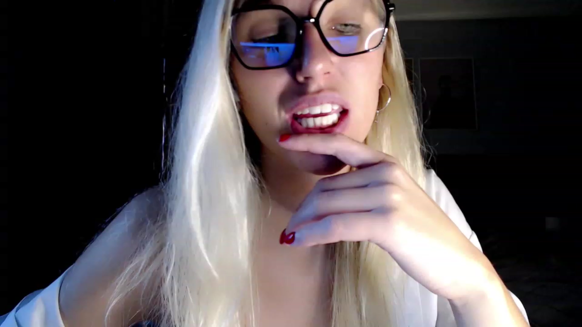 Gallery image thumbnail from VivicaCoke's myfreecams stream on, 03/16/2024, 11:43 image 16 of 20