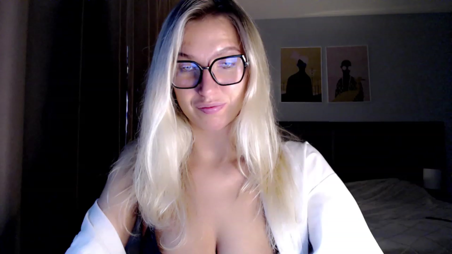 Gallery image thumbnail from VivicaCoke's myfreecams stream on, 03/16/2024, 11:43 image 15 of 20
