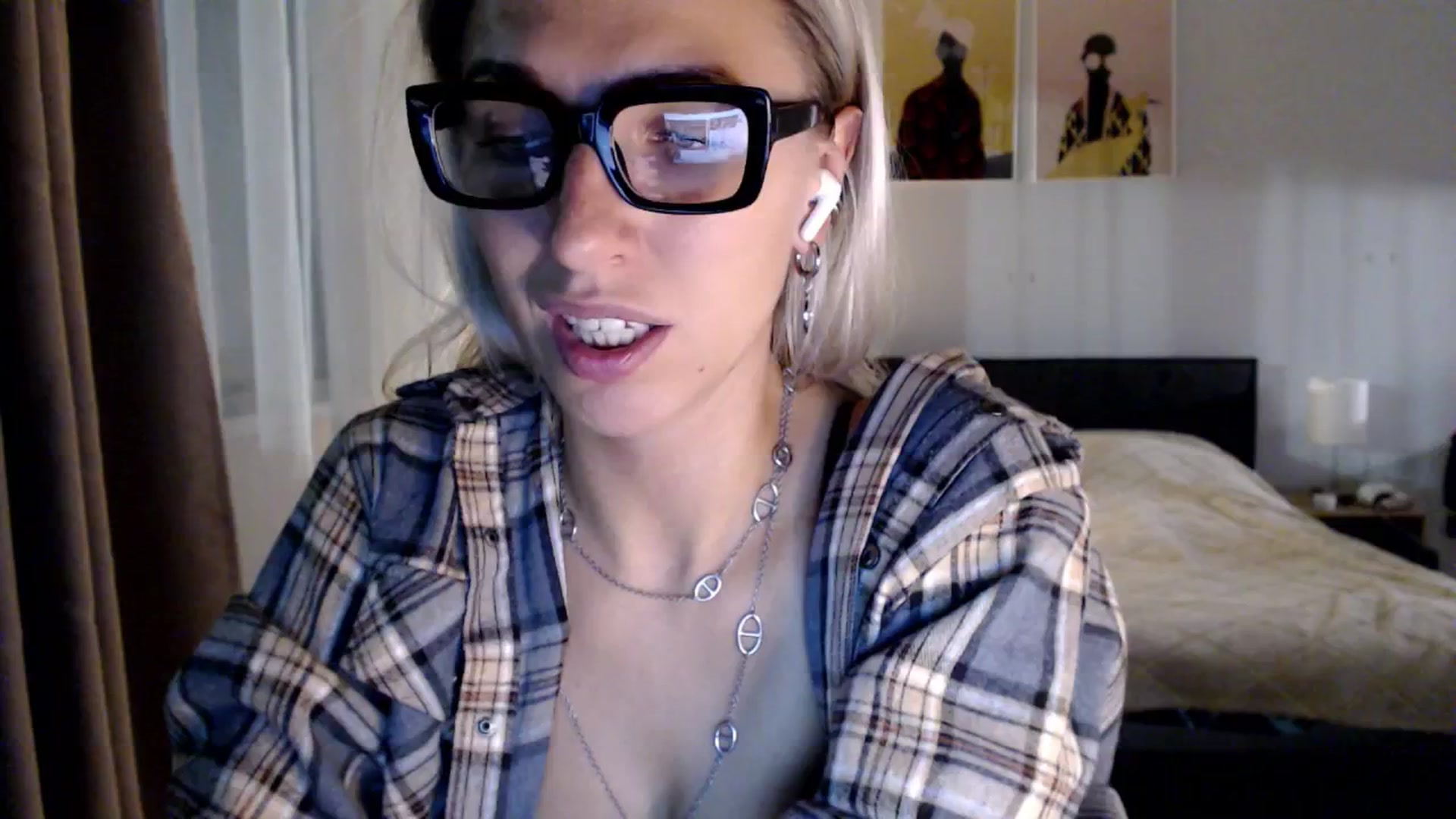 Gallery image thumbnail from VivicaCoke's myfreecams stream on, 10/23/2024, 18:48 image 11 of 20