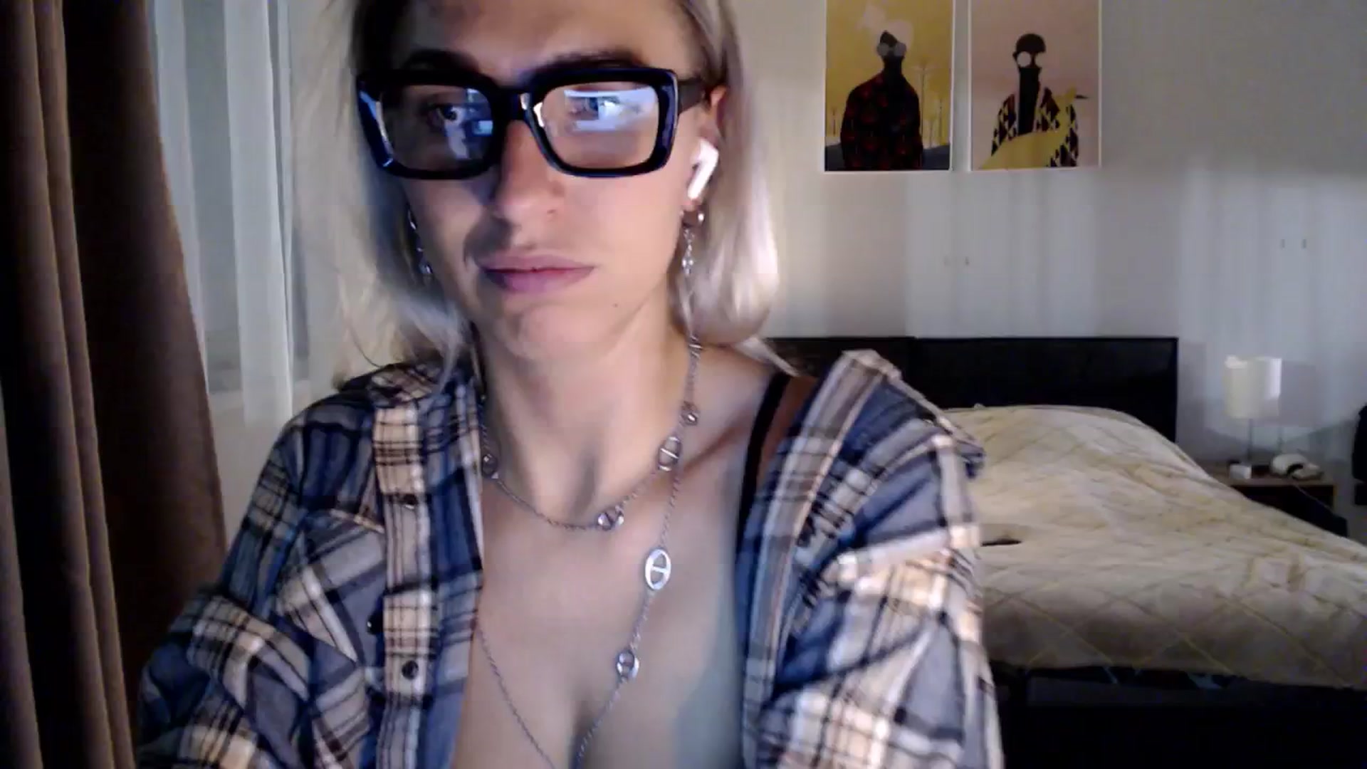 Gallery image thumbnail from VivicaCoke's myfreecams stream on, 10/23/2024, 18:48 image 12 of 20