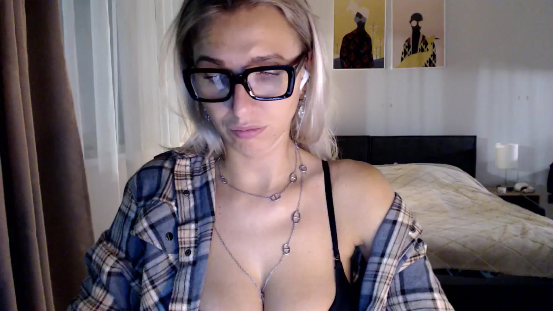 Gallery image thumbnail from VivicaCoke's myfreecams stream on, 10/23/2024, 18:48 image 14 of 20