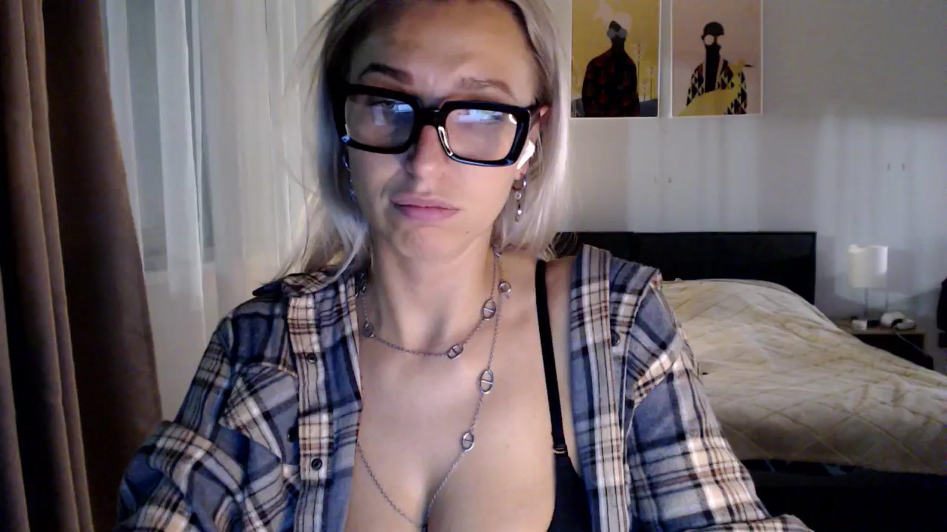 Gallery image thumbnail from VivicaCoke's myfreecams stream on, 10/23/2024, 18:48 image 13 of 20