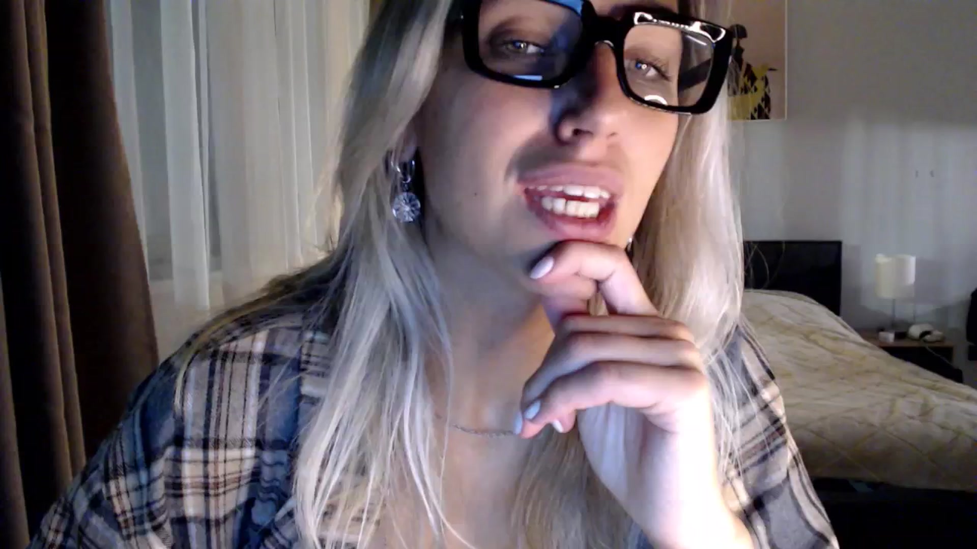 Gallery image thumbnail from VivicaCoke's myfreecams stream on, 10/23/2024, 18:48 image 4 of 20