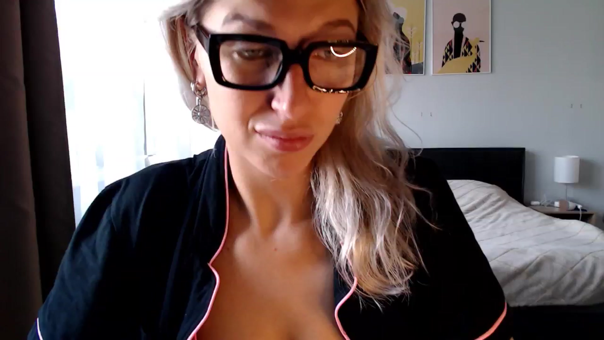 Gallery image thumbnail from VivicaCoke's myfreecams stream on, 10/28/2024, 08:38 image 10 of 20