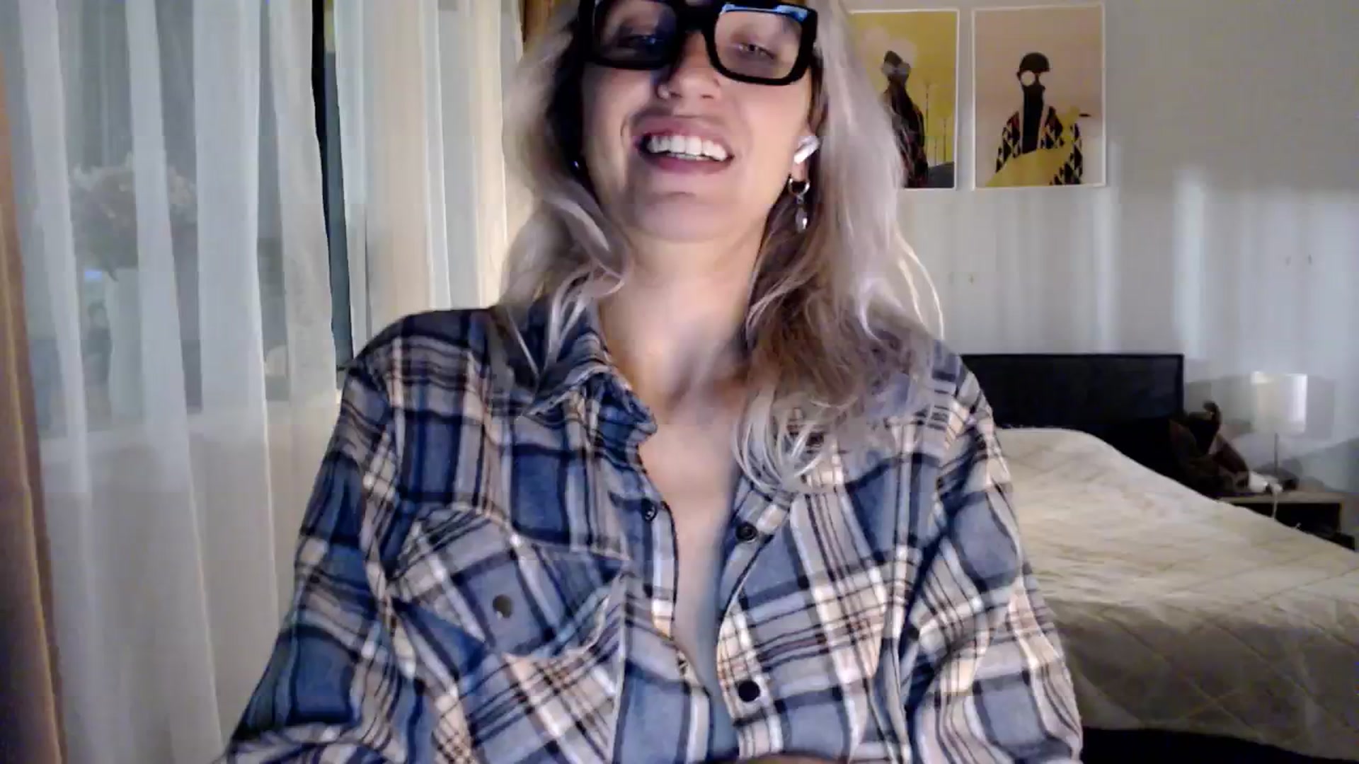 Gallery image thumbnail from VivicaCoke's myfreecams stream on, 10/29/2024, 17:24 image 18 of 20
