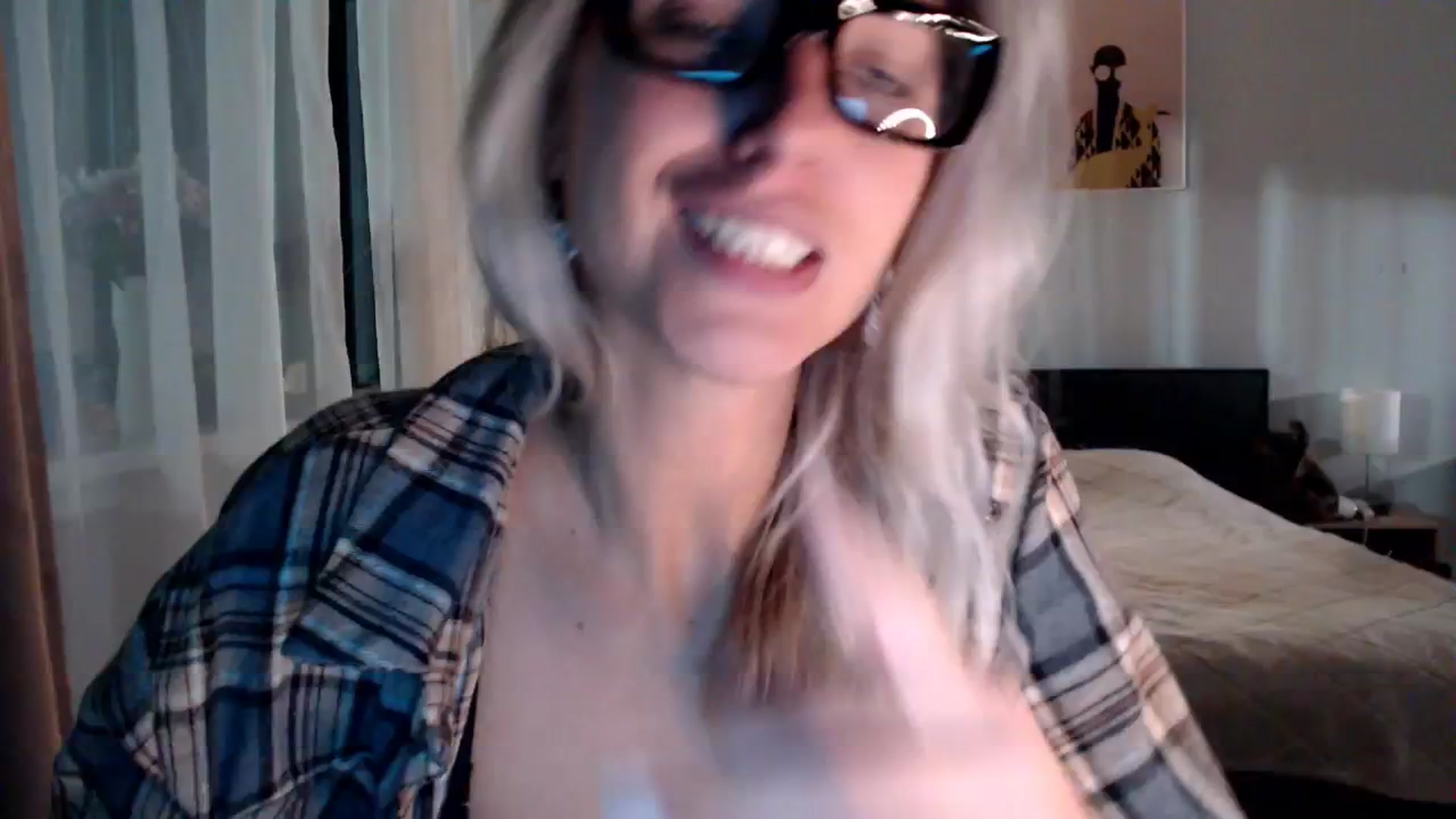 Gallery image thumbnail from VivicaCoke's myfreecams stream on, 10/29/2024, 17:24 image 4 of 20