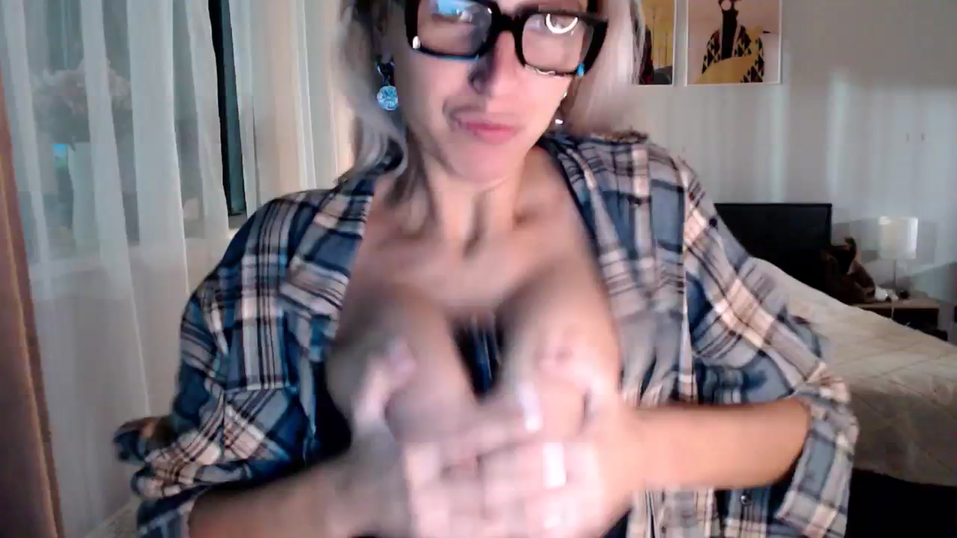 Gallery image thumbnail from VivicaCoke's myfreecams stream on, 10/29/2024, 17:24 image 5 of 20