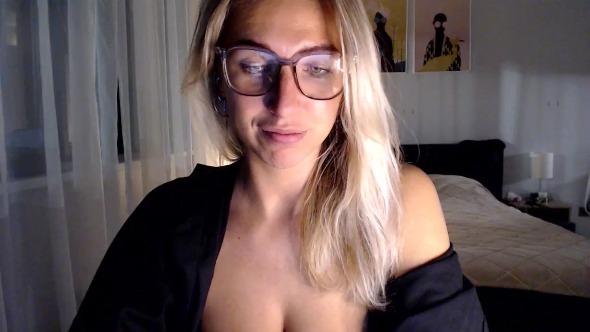 Gallery image thumbnail from VivicaCoke's myfreecams stream on, 11/26/2024, 18:39 image 11 of 20
