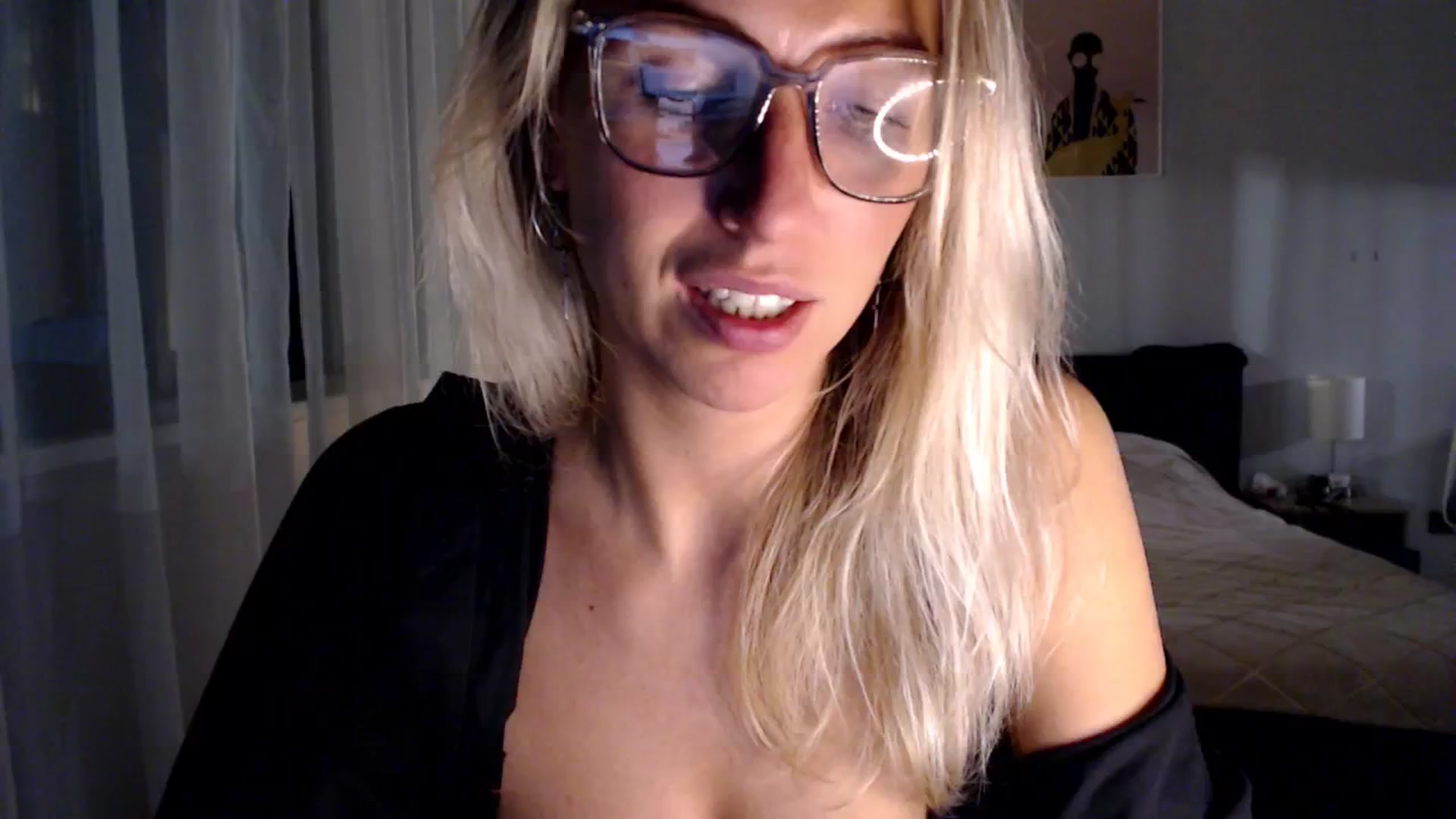 Gallery image thumbnail from VivicaCoke's myfreecams stream on, 11/26/2024, 18:39 image 14 of 20