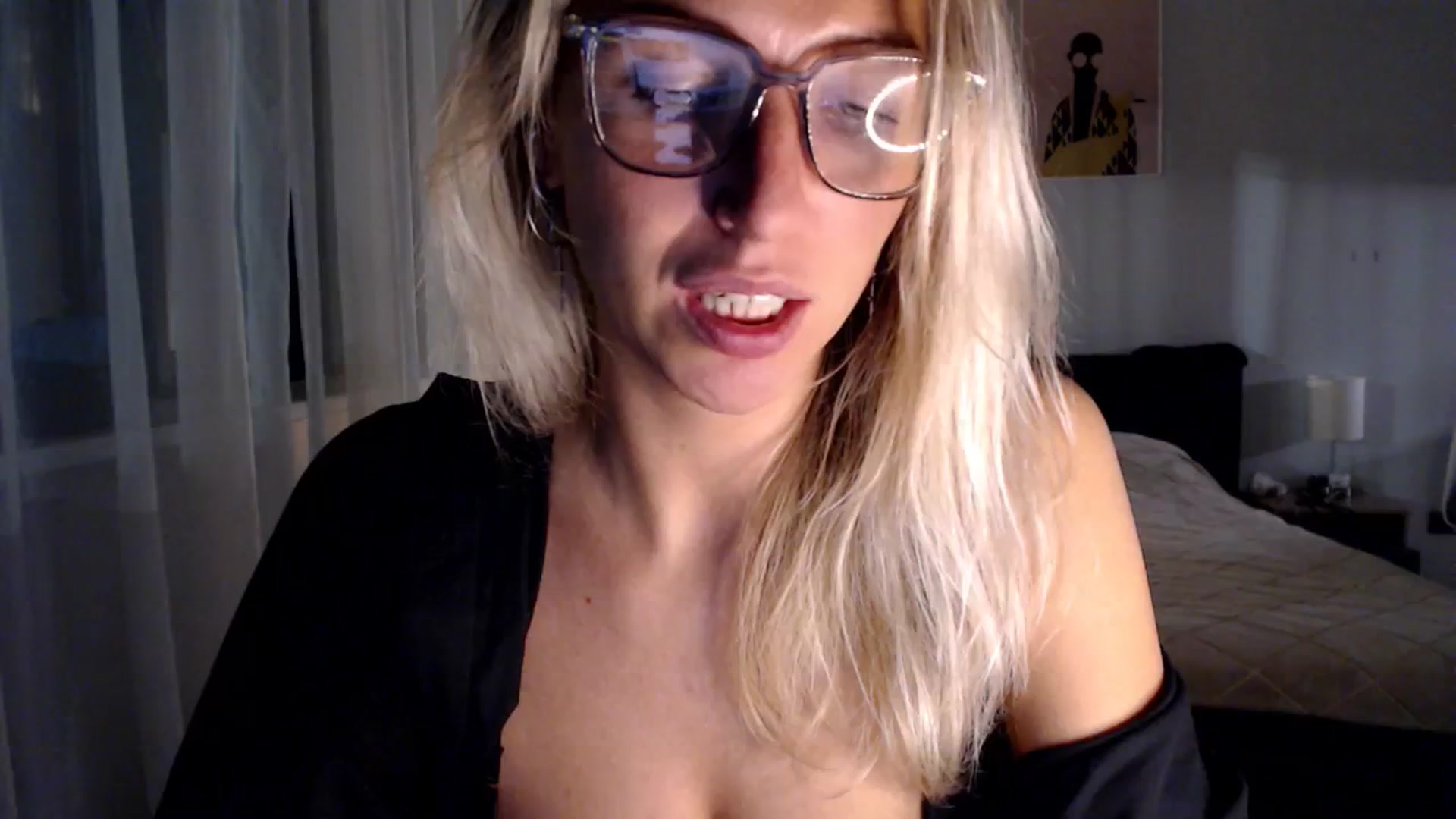 Gallery image thumbnail from VivicaCoke's myfreecams stream on, 11/26/2024, 18:39 image 15 of 20