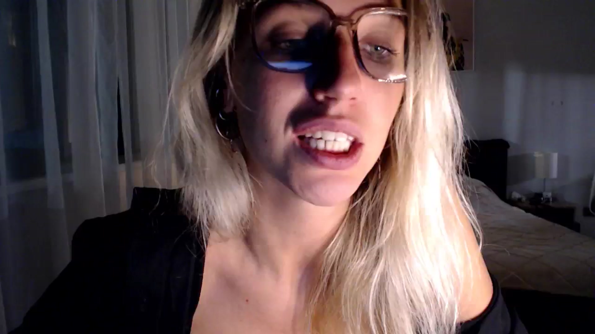 Gallery image thumbnail from VivicaCoke's myfreecams stream on, 11/26/2024, 18:39 image 17 of 20