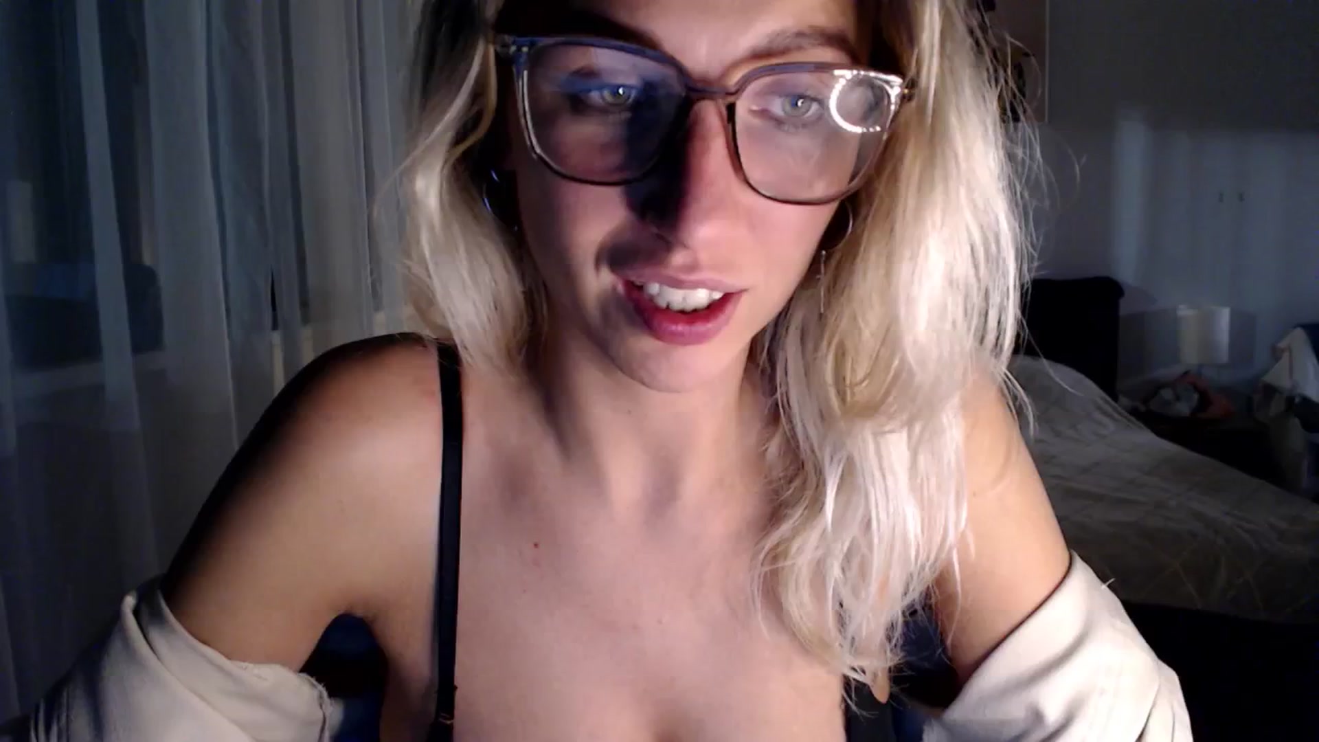 Gallery image thumbnail from VivicaCoke's myfreecams stream on, 11/28/2024, 18:25 image 2 of 20