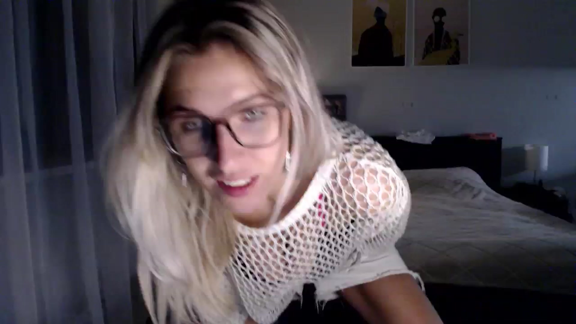 Gallery image thumbnail from VivicaCoke's myfreecams stream on, 12/16/2024, 18:08 image 15 of 20