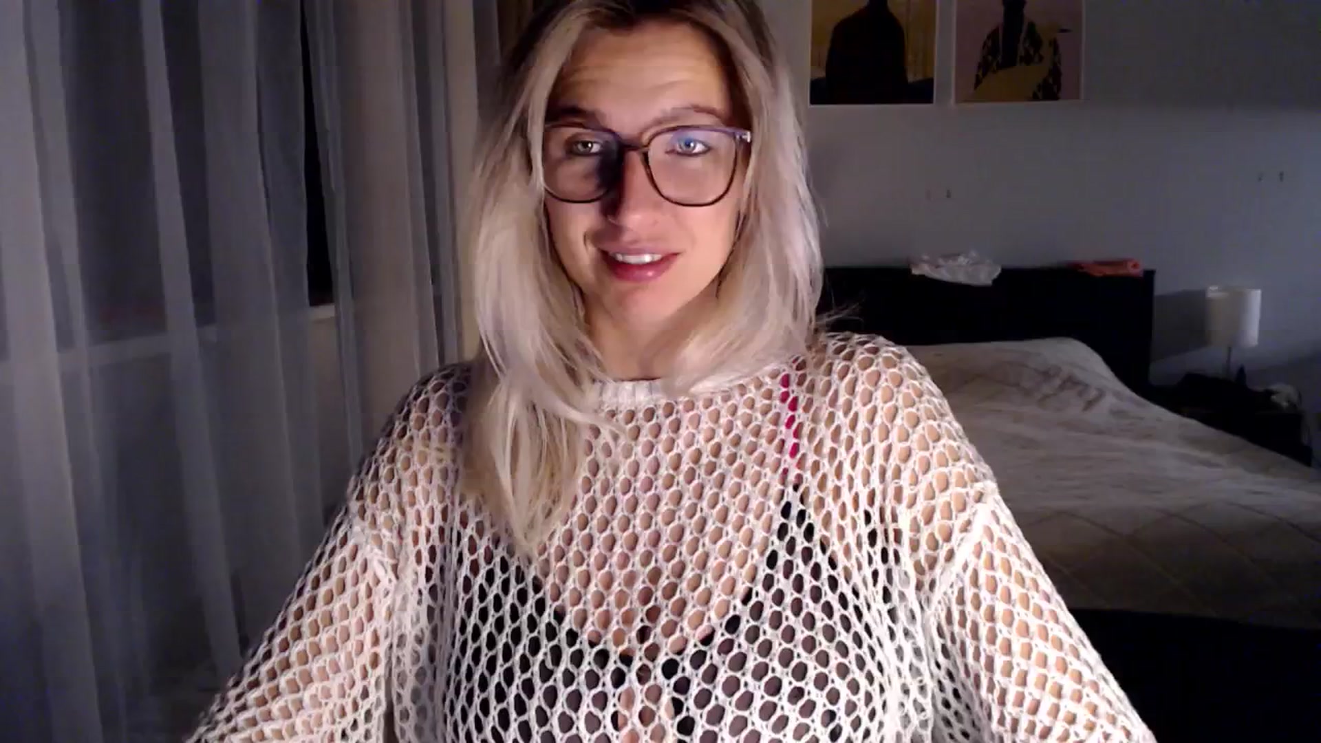 Gallery image thumbnail from VivicaCoke's myfreecams stream on, 12/16/2024, 18:08 image 1 of 20