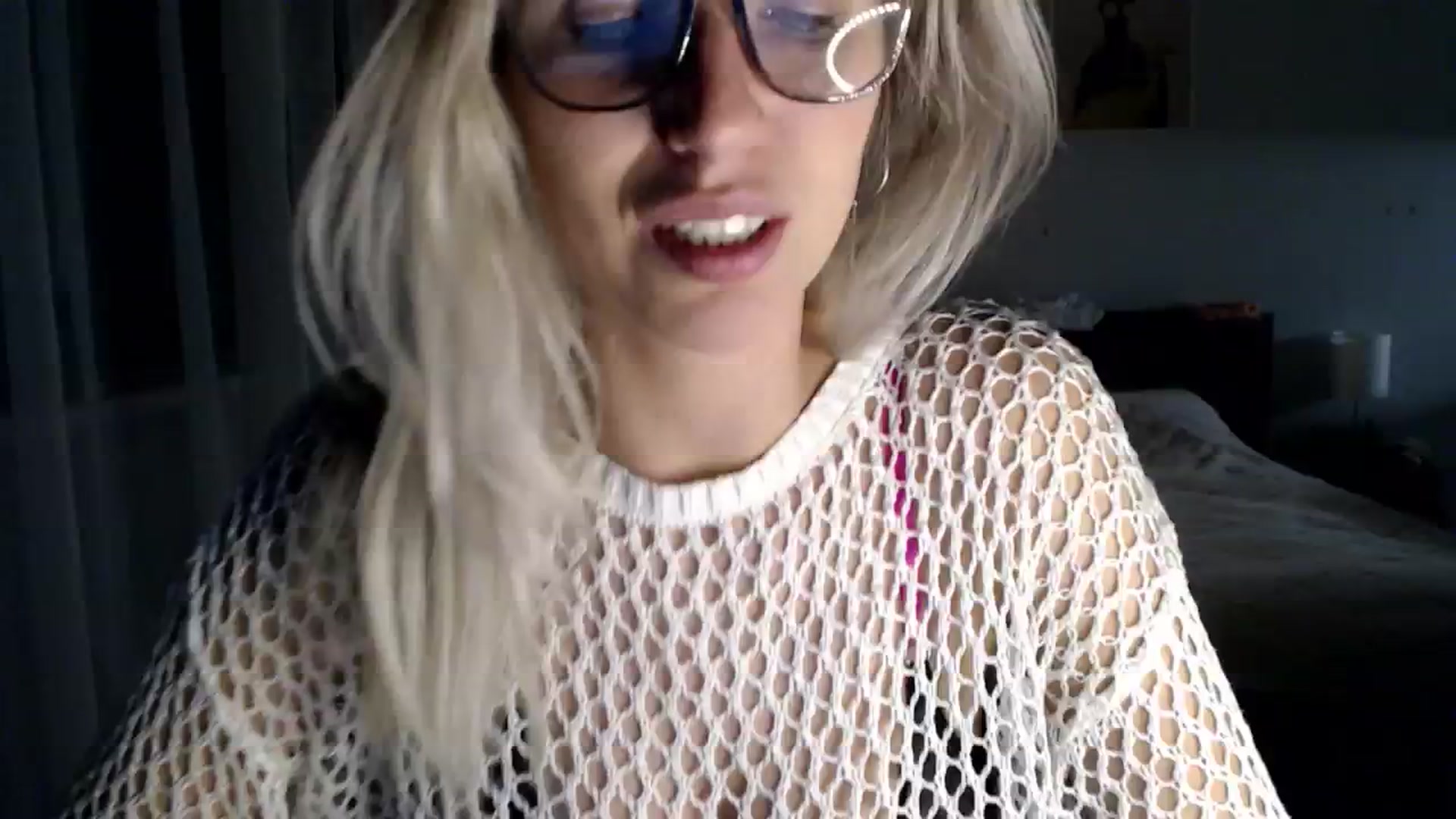 Gallery image thumbnail from VivicaCoke's myfreecams stream on, 12/16/2024, 18:08 image 3 of 20