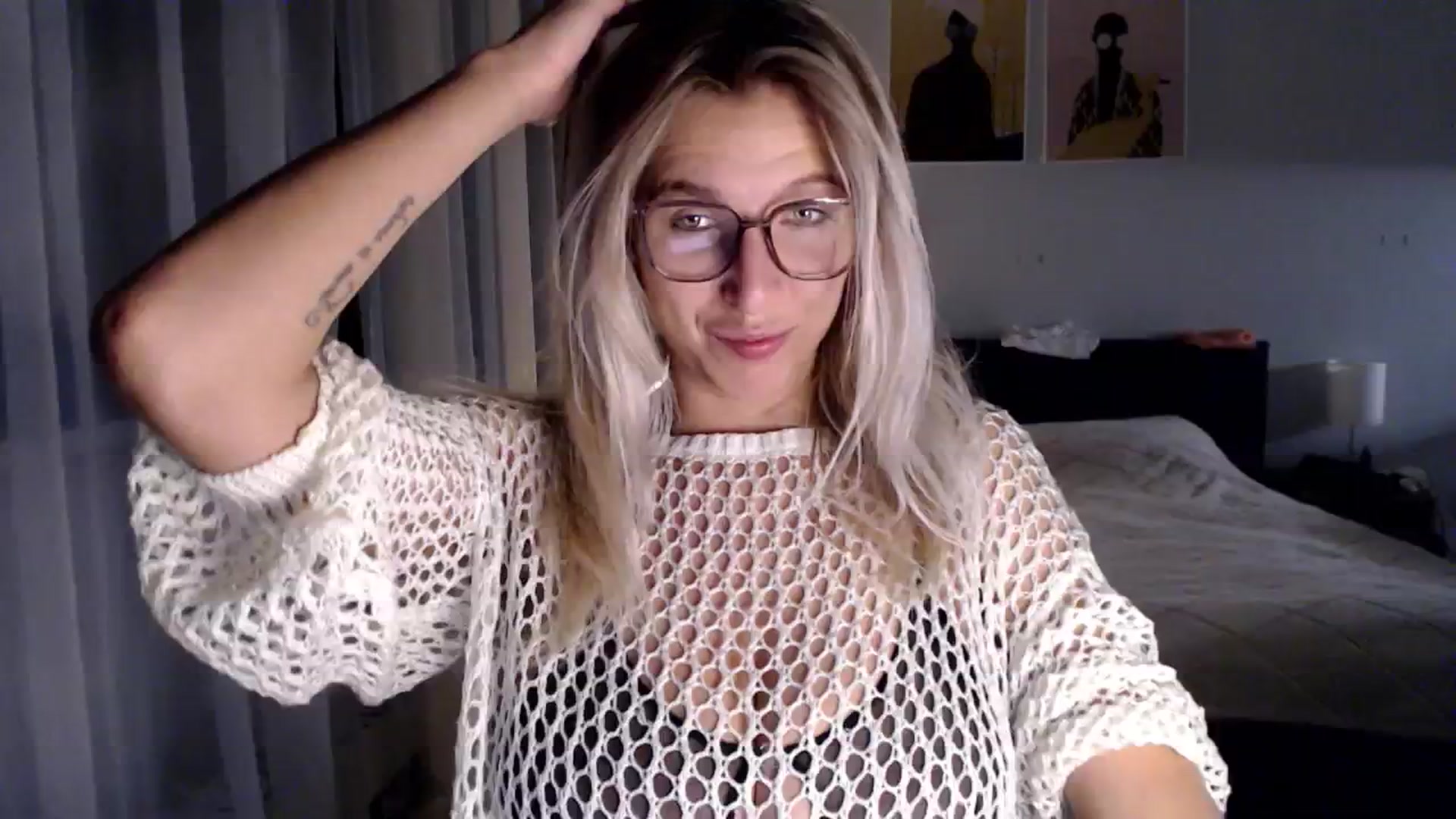 Gallery image thumbnail from VivicaCoke's myfreecams stream on, 12/16/2024, 18:08 image 12 of 20