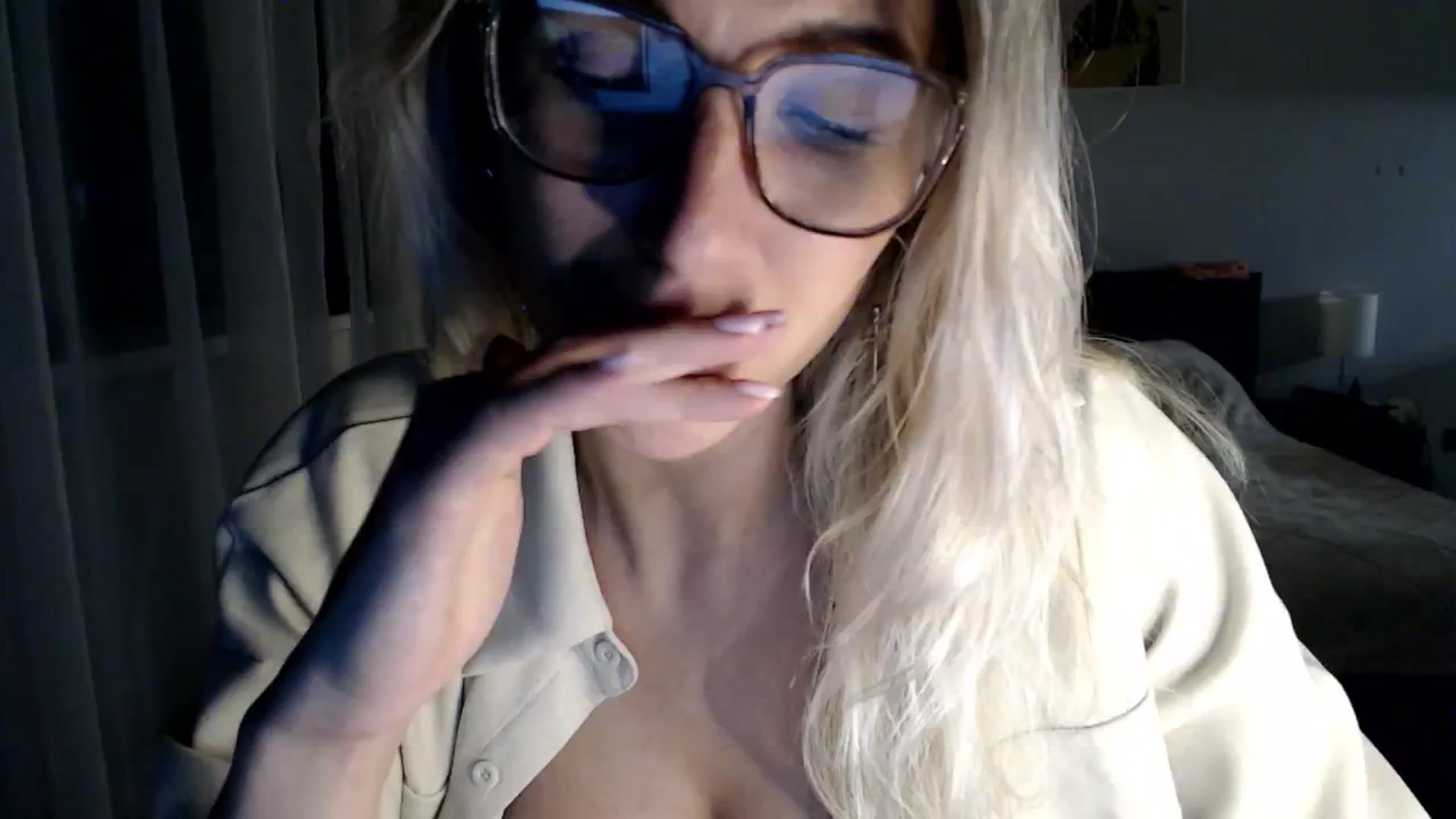Gallery image thumbnail from VivicaCoke's myfreecams stream on, 12/17/2024, 18:49 image 5 of 20