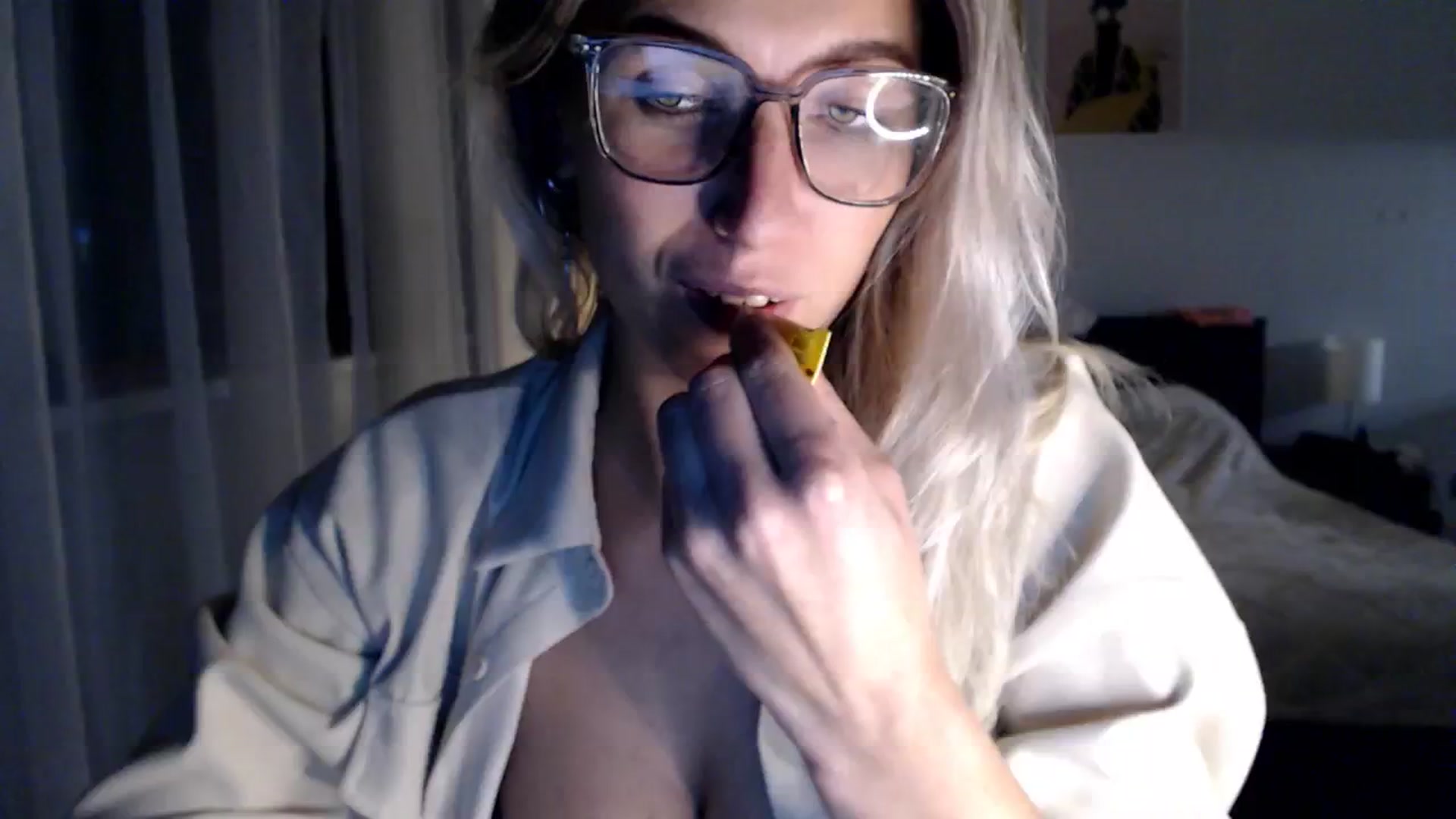 Gallery image thumbnail from VivicaCoke's myfreecams stream on, 12/17/2024, 18:49 image 6 of 20