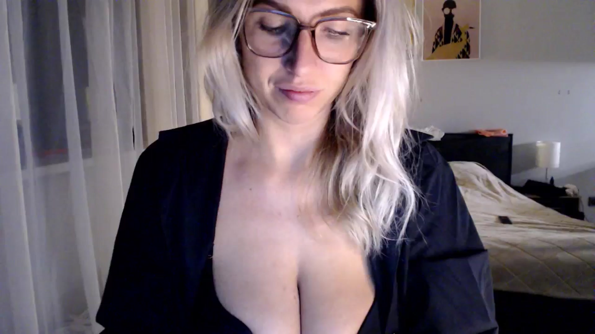 Gallery image thumbnail from VivicaCoke's myfreecams stream on, 12/18/2024, 19:03 image 6 of 20