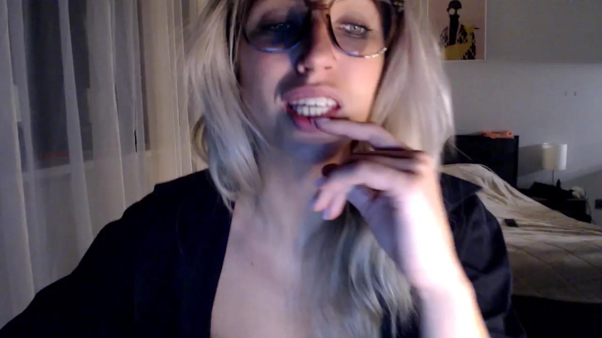 Gallery image thumbnail from VivicaCoke's myfreecams stream on, 12/18/2024, 19:03 image 7 of 20
