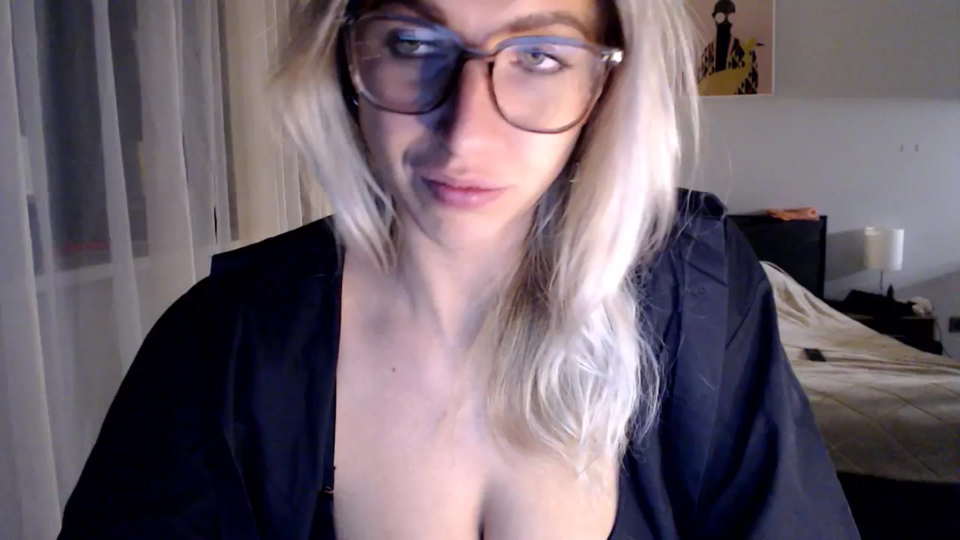 Gallery image thumbnail from VivicaCoke's myfreecams stream on, 12/18/2024, 19:03 image 19 of 20