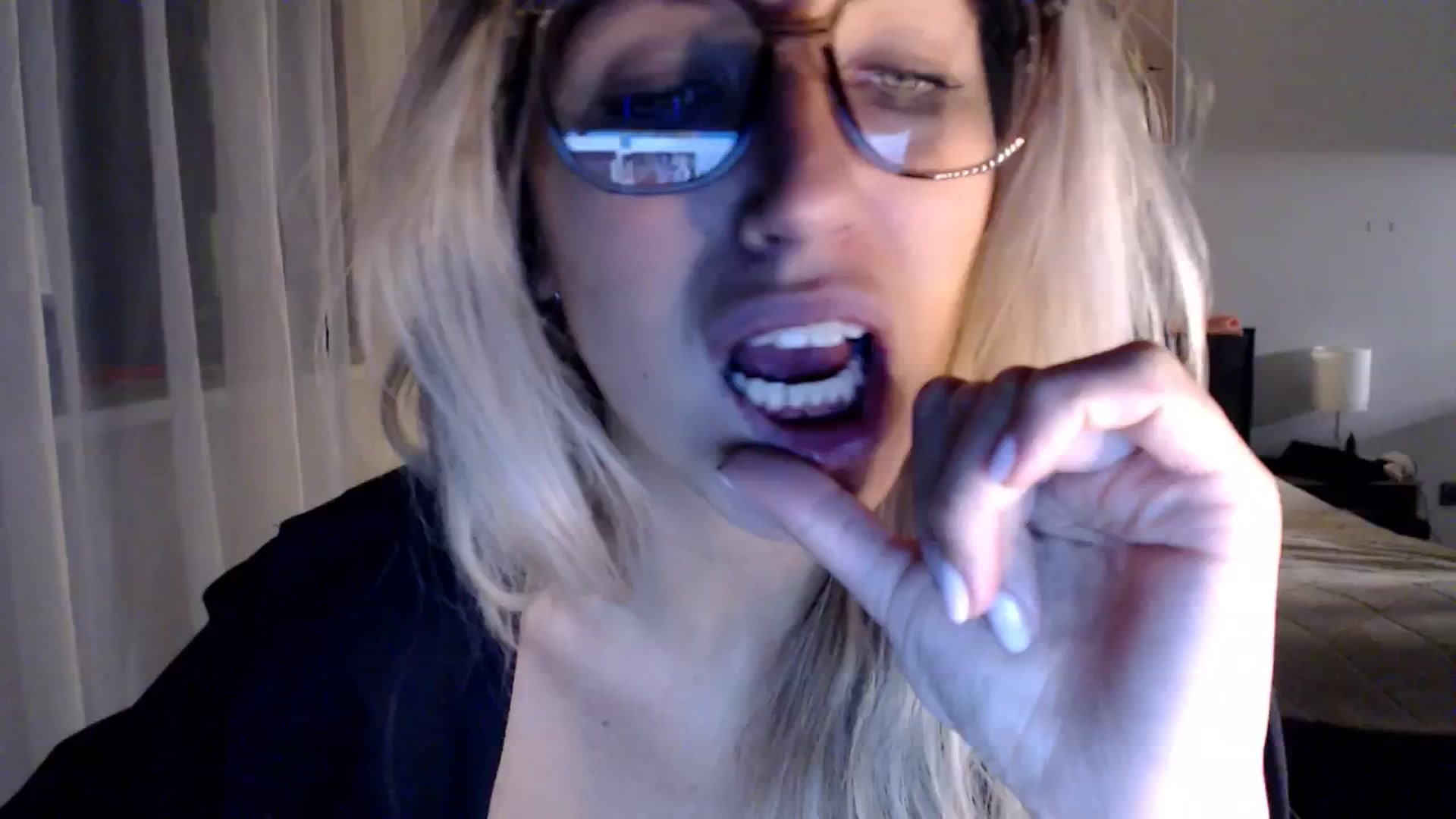 Gallery image thumbnail from VivicaCoke's myfreecams stream on, 12/18/2024, 19:03 image 8 of 20