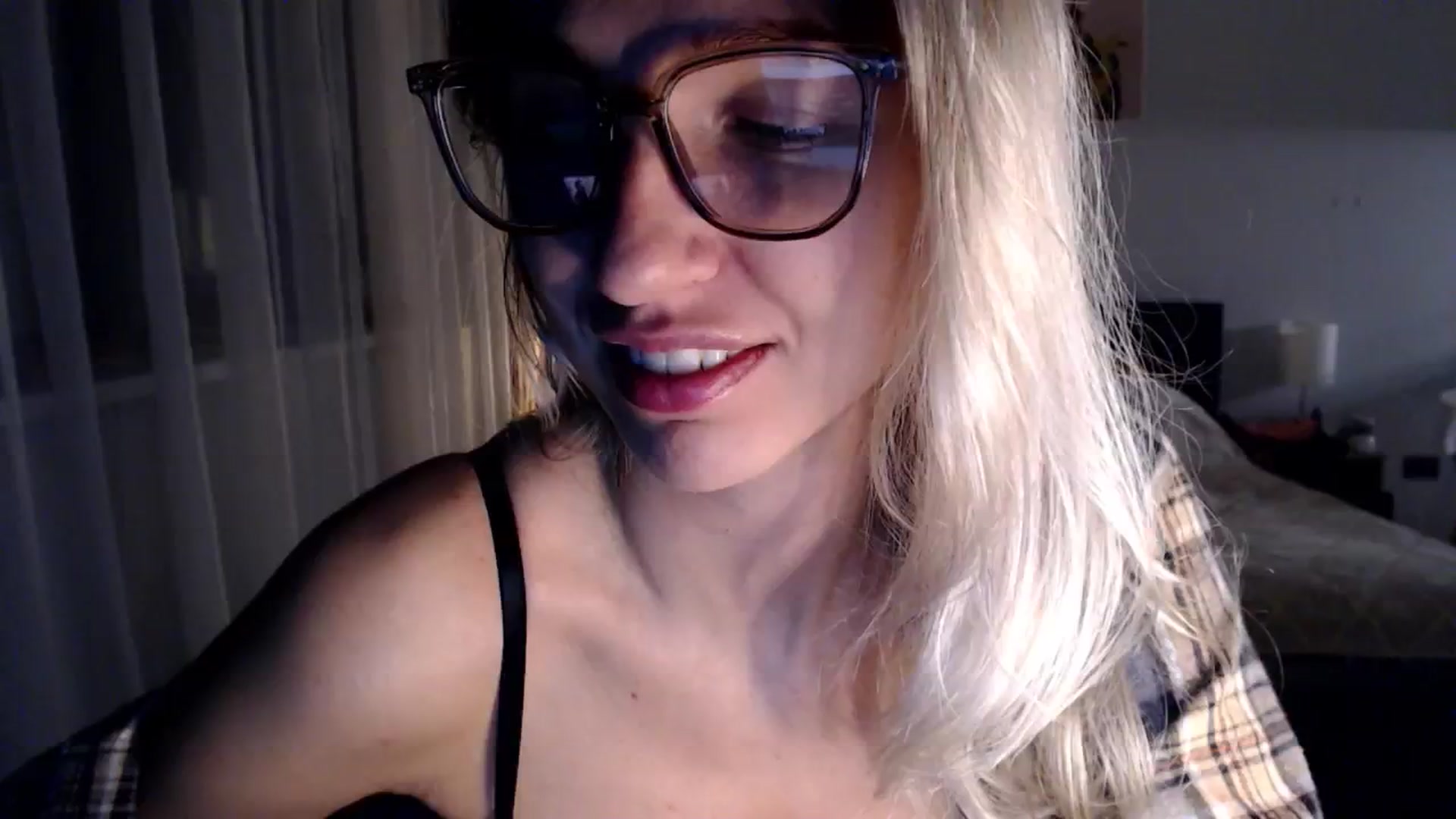 Gallery image thumbnail from VivicaCoke's myfreecams stream on, 12/24/2024, 15:49 image 19 of 20