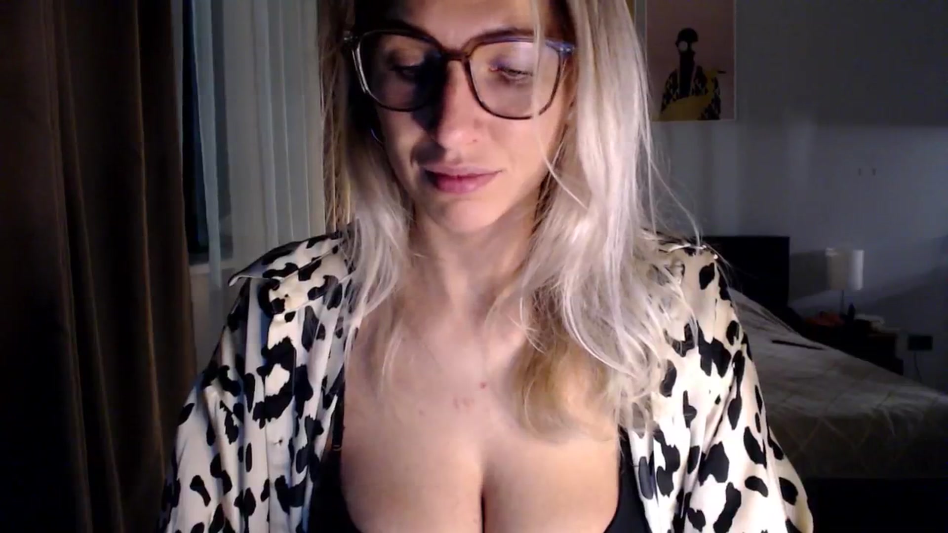 Gallery image thumbnail from VivicaCoke's myfreecams stream on, 12/25/2024, 15:36 image 16 of 20