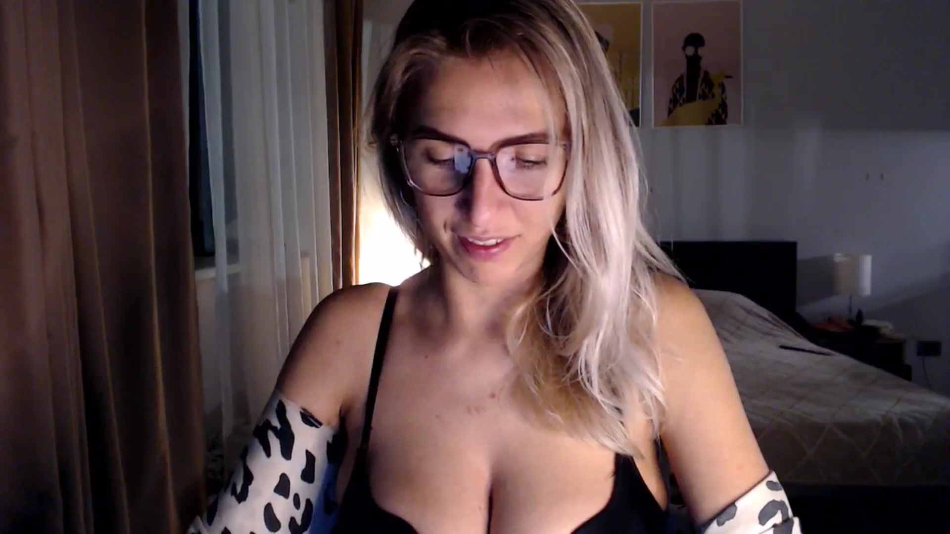 Gallery image thumbnail from VivicaCoke's myfreecams stream on, 12/25/2024, 15:36 image 4 of 20