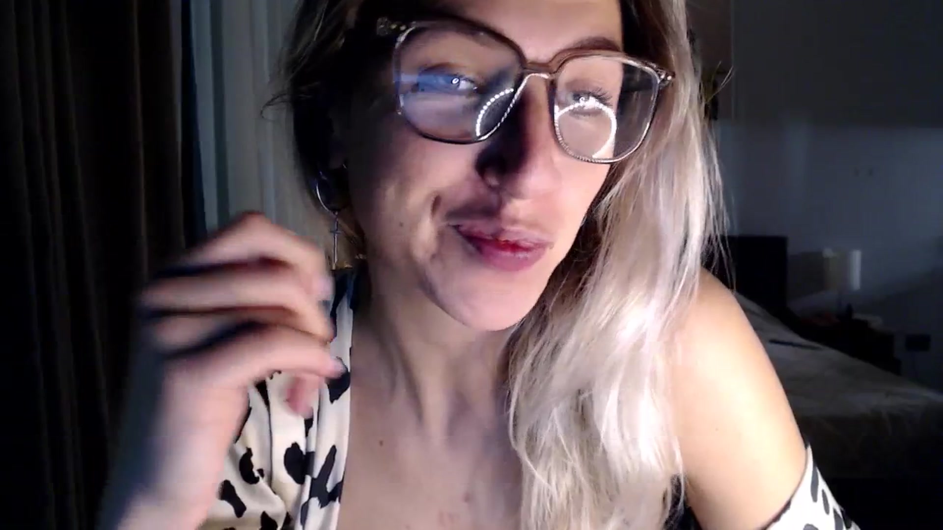Gallery image thumbnail from VivicaCoke's myfreecams stream on, 12/25/2024, 15:36 image 9 of 20
