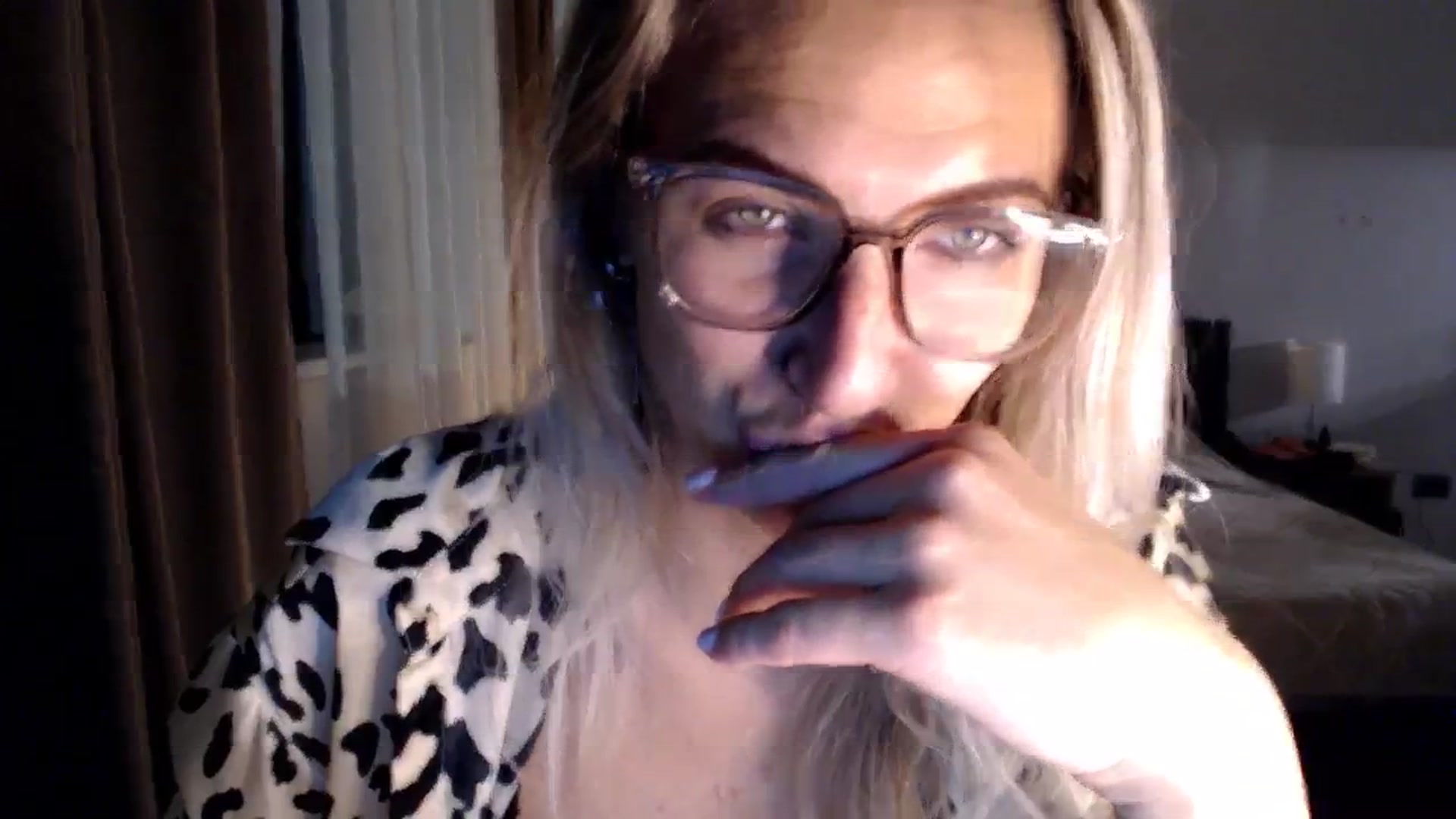 Gallery image thumbnail from VivicaCoke's myfreecams stream on, 12/25/2024, 15:36 image 19 of 20