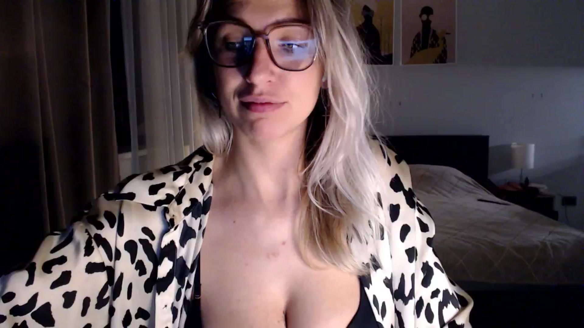 Gallery image thumbnail from VivicaCoke's myfreecams stream on, 12/25/2024, 17:33 image 6 of 20