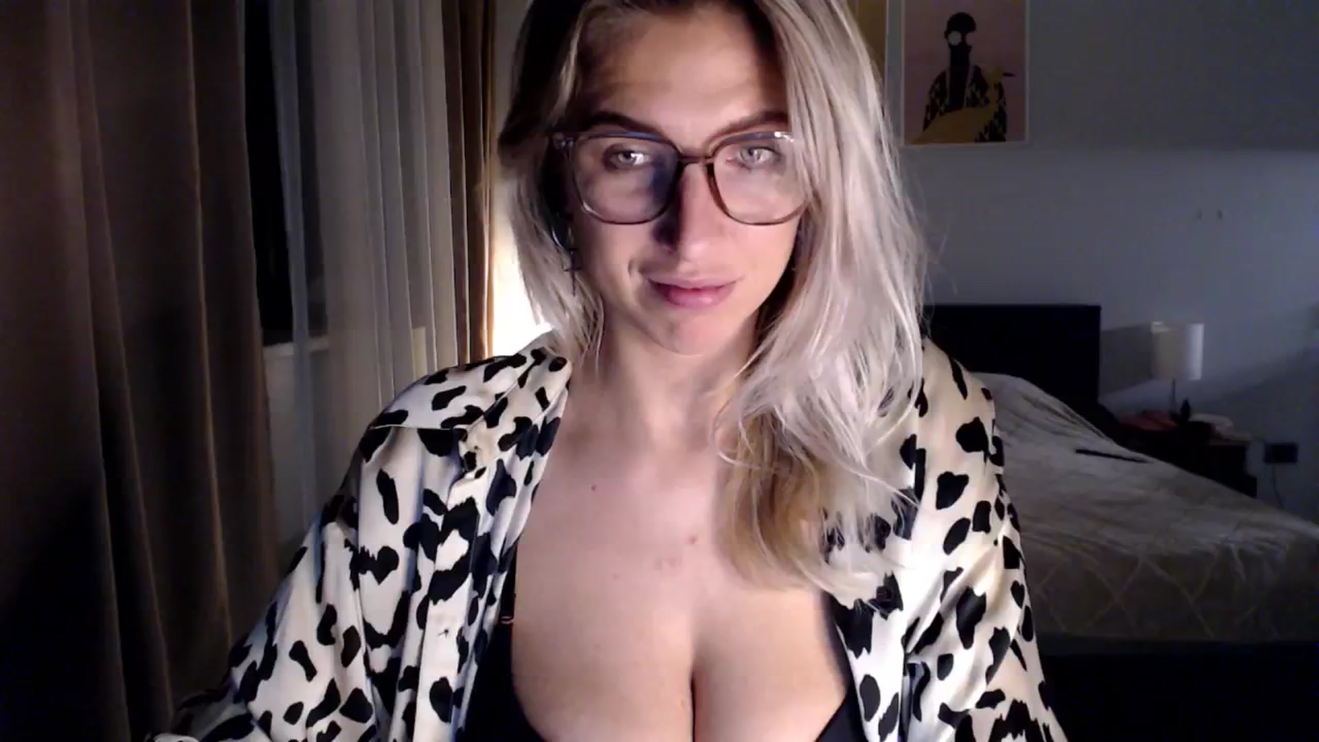 Gallery image thumbnail from VivicaCoke's myfreecams stream on, 12/25/2024, 17:33 image 8 of 20