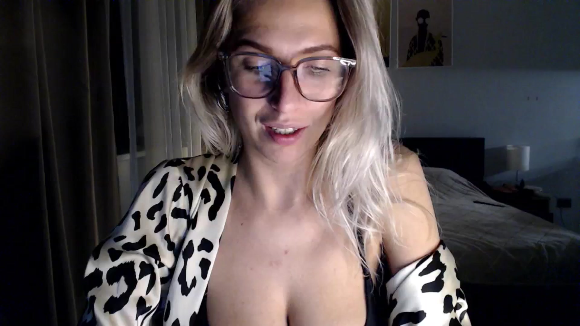 Gallery image thumbnail from VivicaCoke's myfreecams stream on, 12/25/2024, 18:17 image 3 of 20