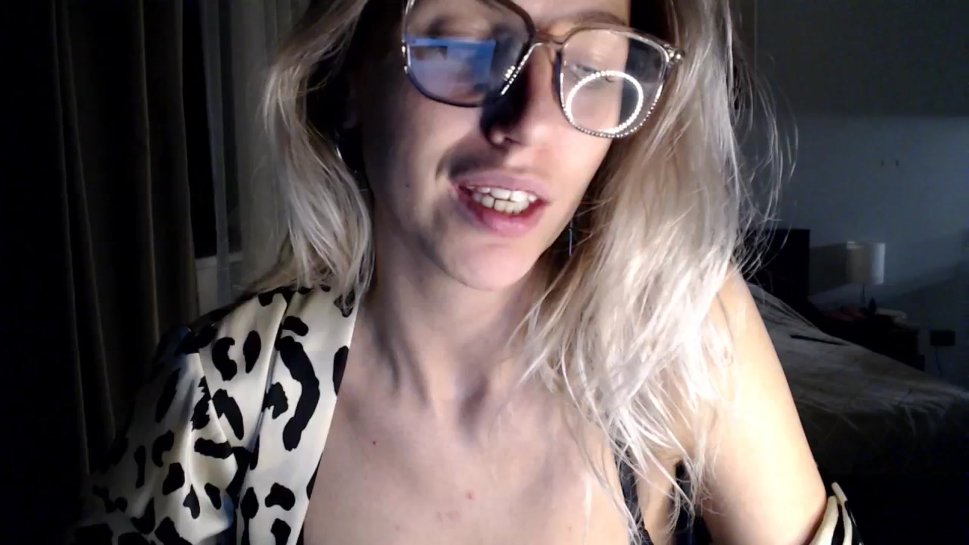 Gallery image thumbnail from VivicaCoke's myfreecams stream on, 12/25/2024, 18:17 image 4 of 20