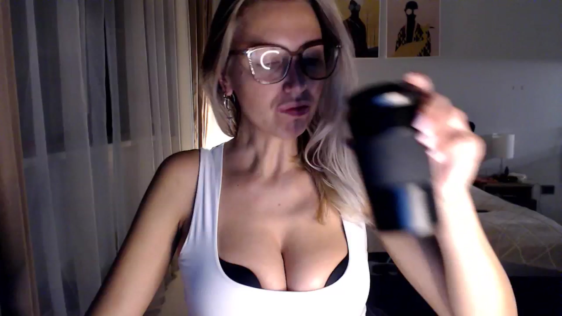 Gallery image thumbnail from VivicaCoke's myfreecams stream on, 12/26/2024, 15:38 image 6 of 20