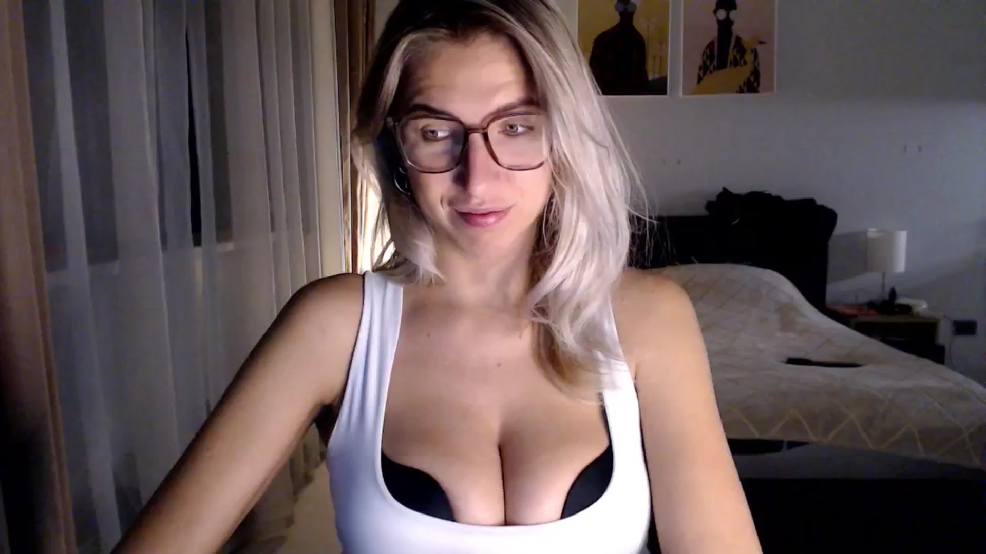 Gallery image thumbnail from VivicaCoke's myfreecams stream on, 12/26/2024, 15:38 image 17 of 20
