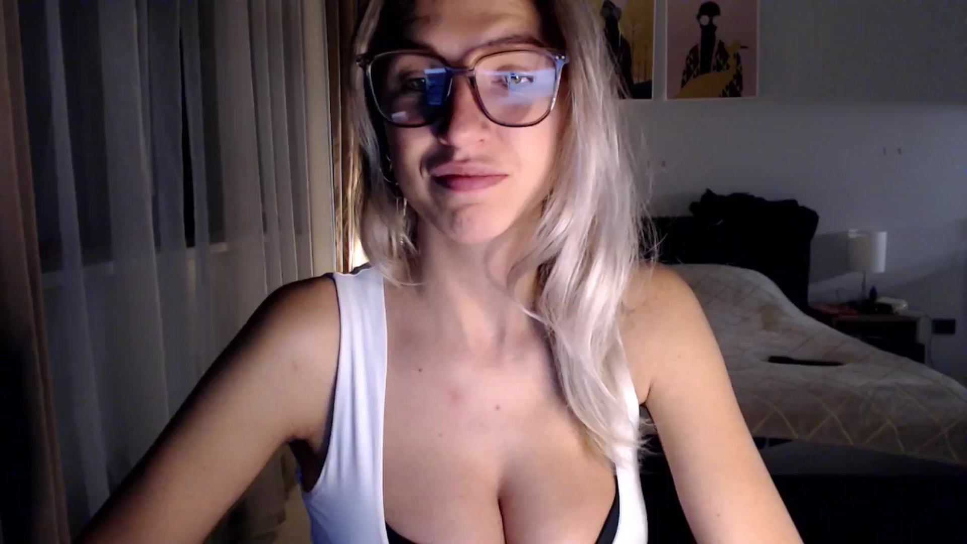 Gallery image thumbnail from VivicaCoke's myfreecams stream on, 12/26/2024, 15:38 image 4 of 20