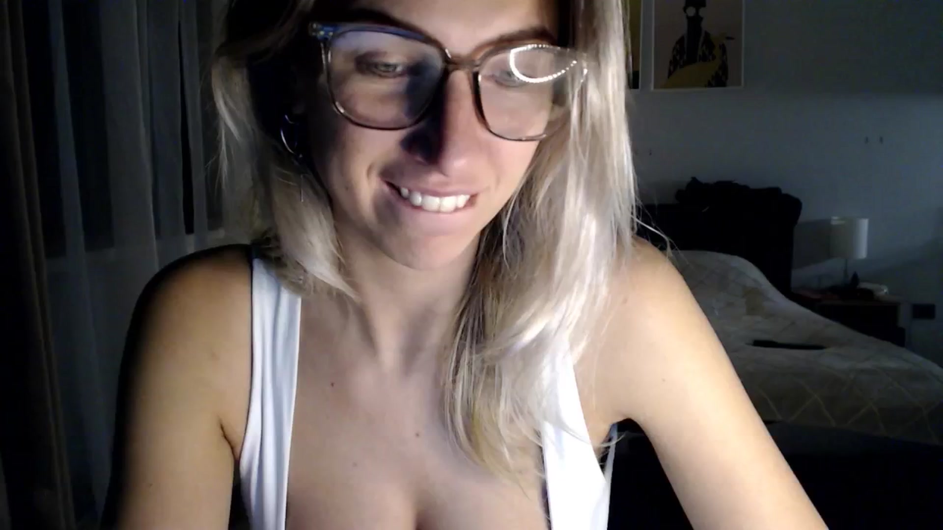 Gallery image thumbnail from VivicaCoke's myfreecams stream on, 12/26/2024, 15:38 image 18 of 20