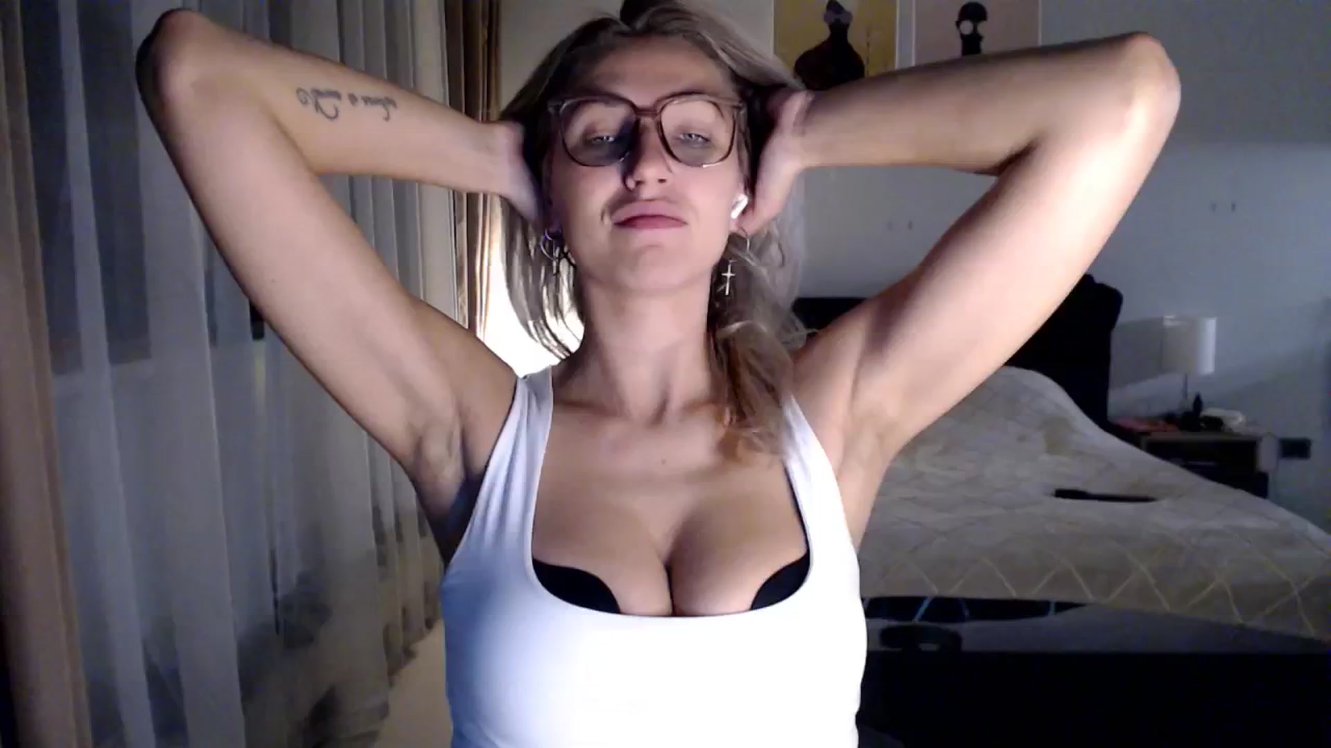 Gallery image thumbnail from VivicaCoke's myfreecams stream on, 12/26/2024, 15:38 image 5 of 20