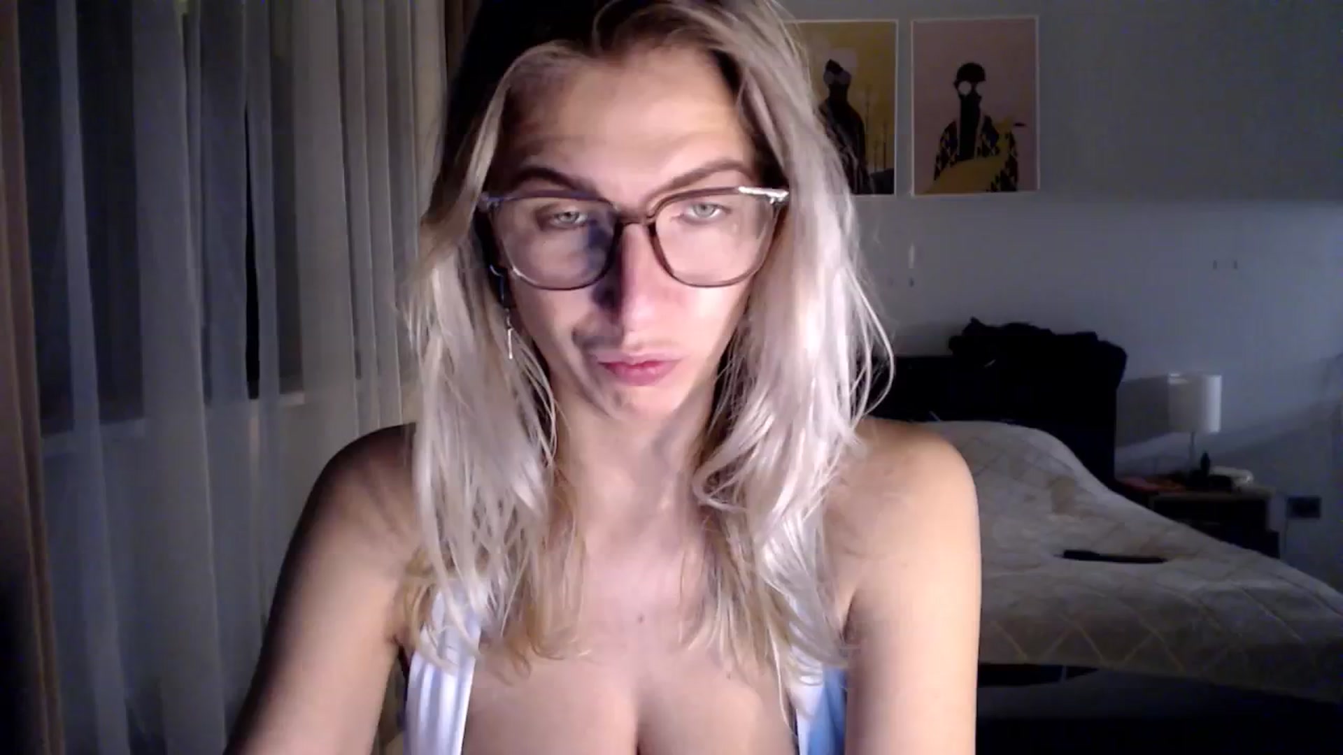 Gallery image thumbnail from VivicaCoke's myfreecams stream on, 12/26/2024, 18:08 image 7 of 20