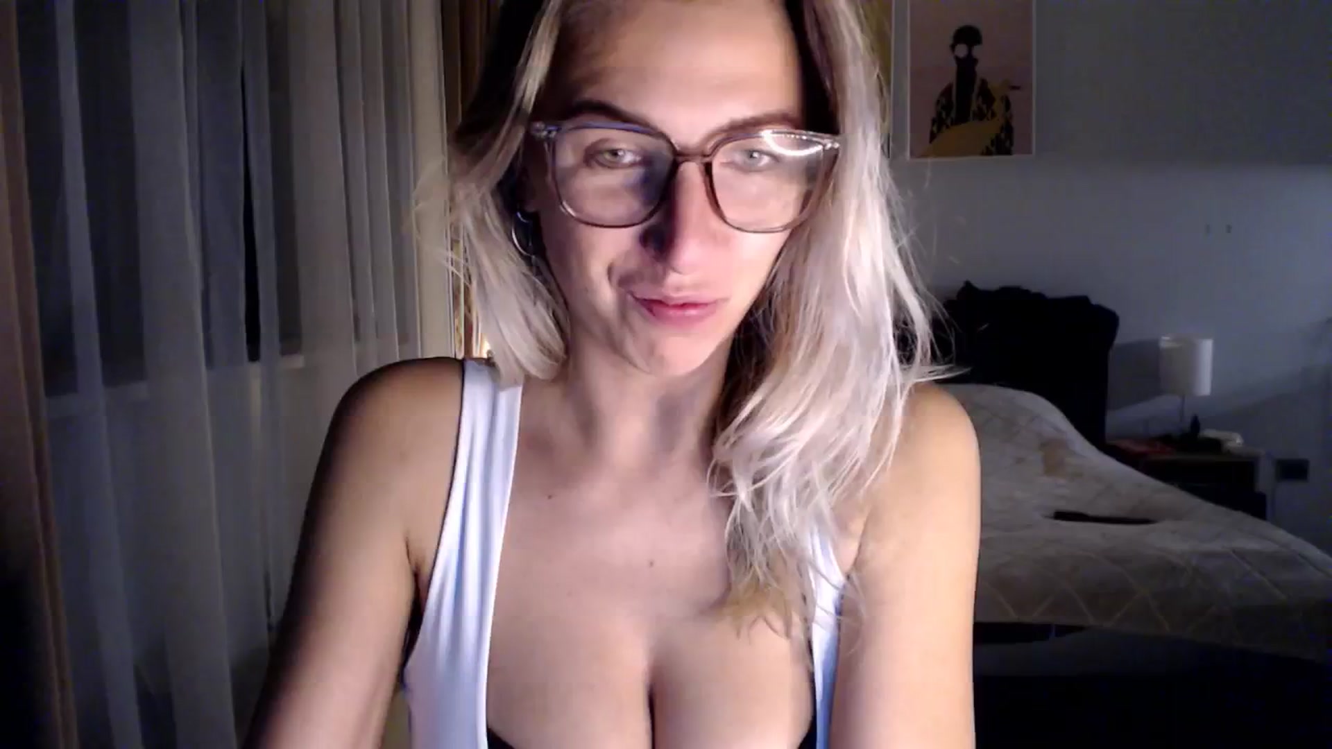 Gallery image thumbnail from VivicaCoke's myfreecams stream on, 12/26/2024, 18:08 image 3 of 20